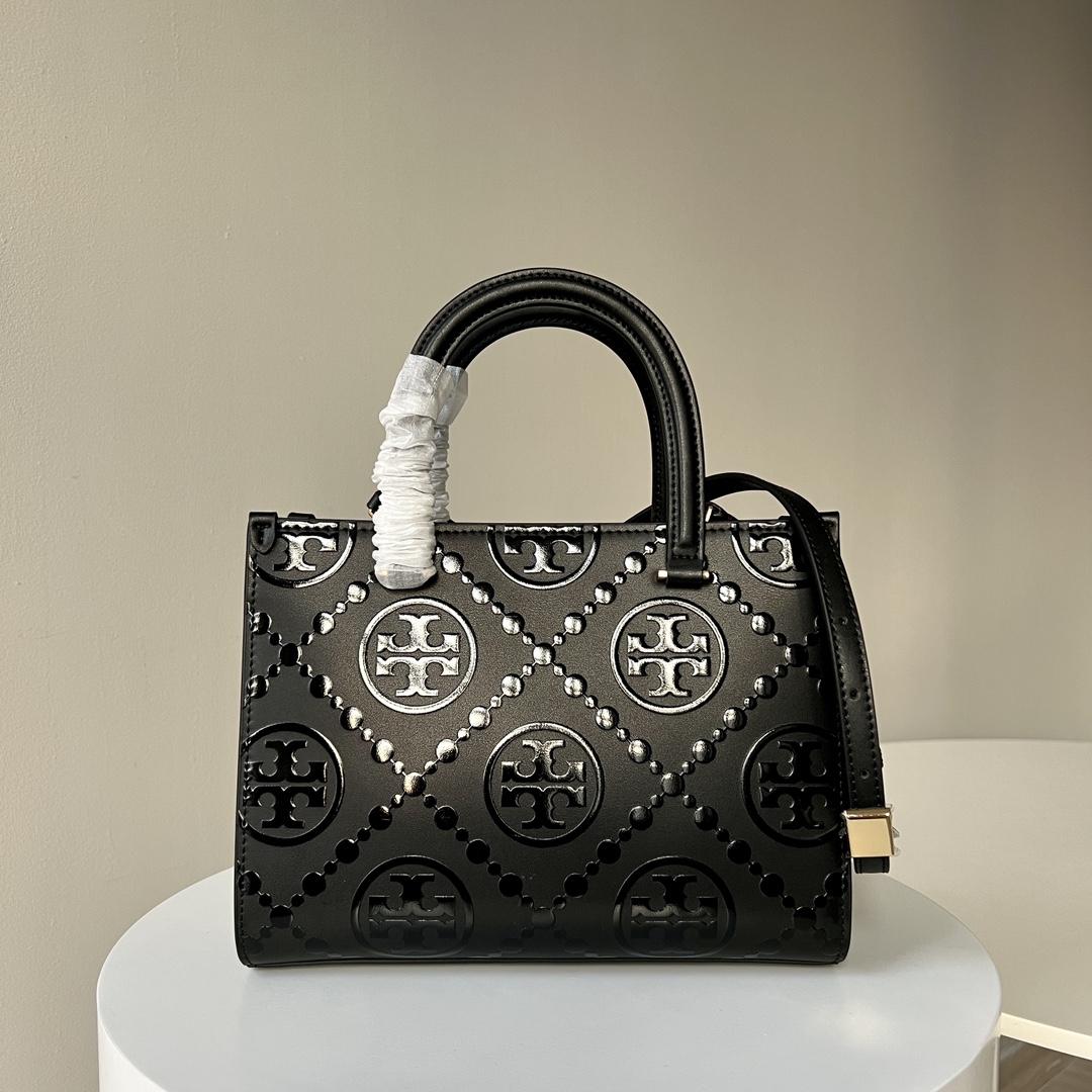 Tory Burch TB新款、 T Monogram 图案 搭配压花皮革 魅力隽永又风格独具 T Monogram 手提托特包