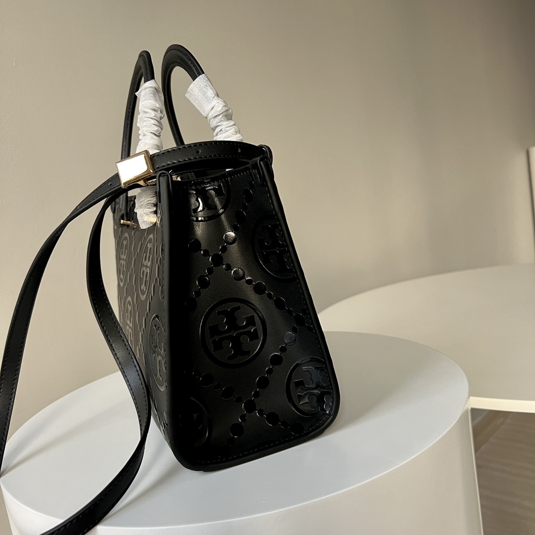 Tory Burch TB新款、 T Monogram 图案 搭配压花皮革 魅力隽永又风格独具 T Monogram 手提托特包