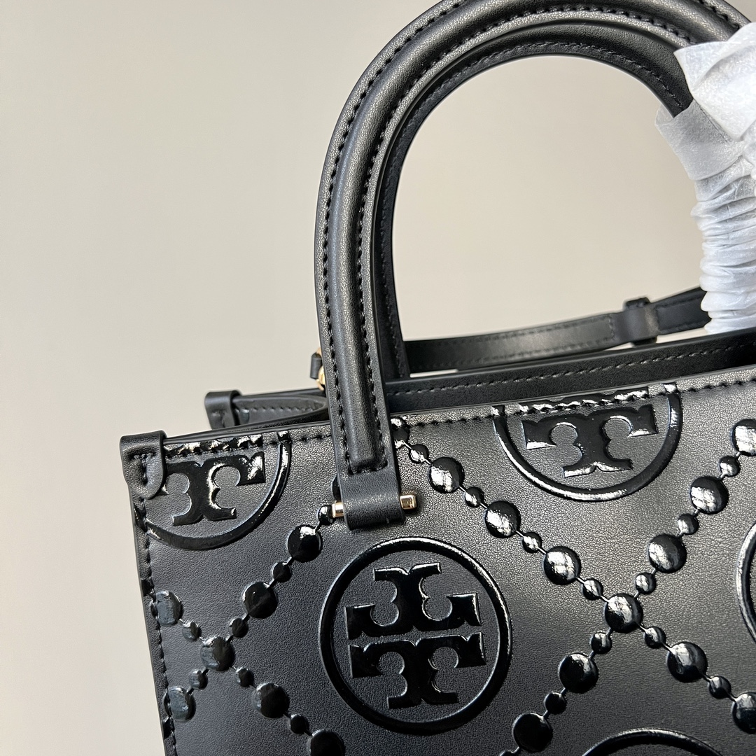 Tory Burch TB新款、 T Monogram 图案 搭配压花皮革 魅力隽永又风格独具 T Monogram 手提托特包