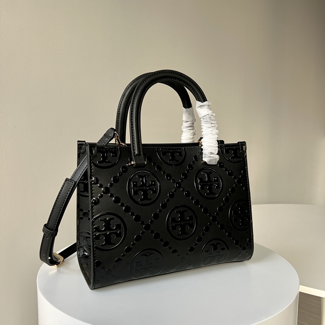 Tory Burch TB新款、 T Monogram 图案 搭配压花皮革 魅力隽永又风格独具 T Monogram 手提托特包