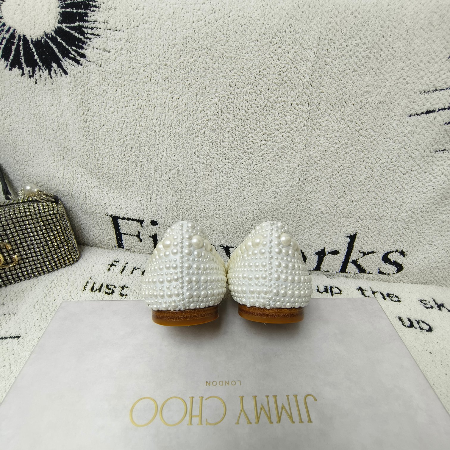 “Jimmy Choo Pasta Pearl Ballerina Shoes: Elegant Fashion Design with Crystal Butterflies” - 图片 6