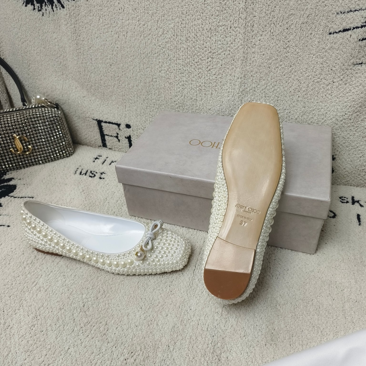 “Jimmy Choo Pasta Pearl Ballerina Shoes: Elegant Fashion Design with Crystal Butterflies” - 图片 5