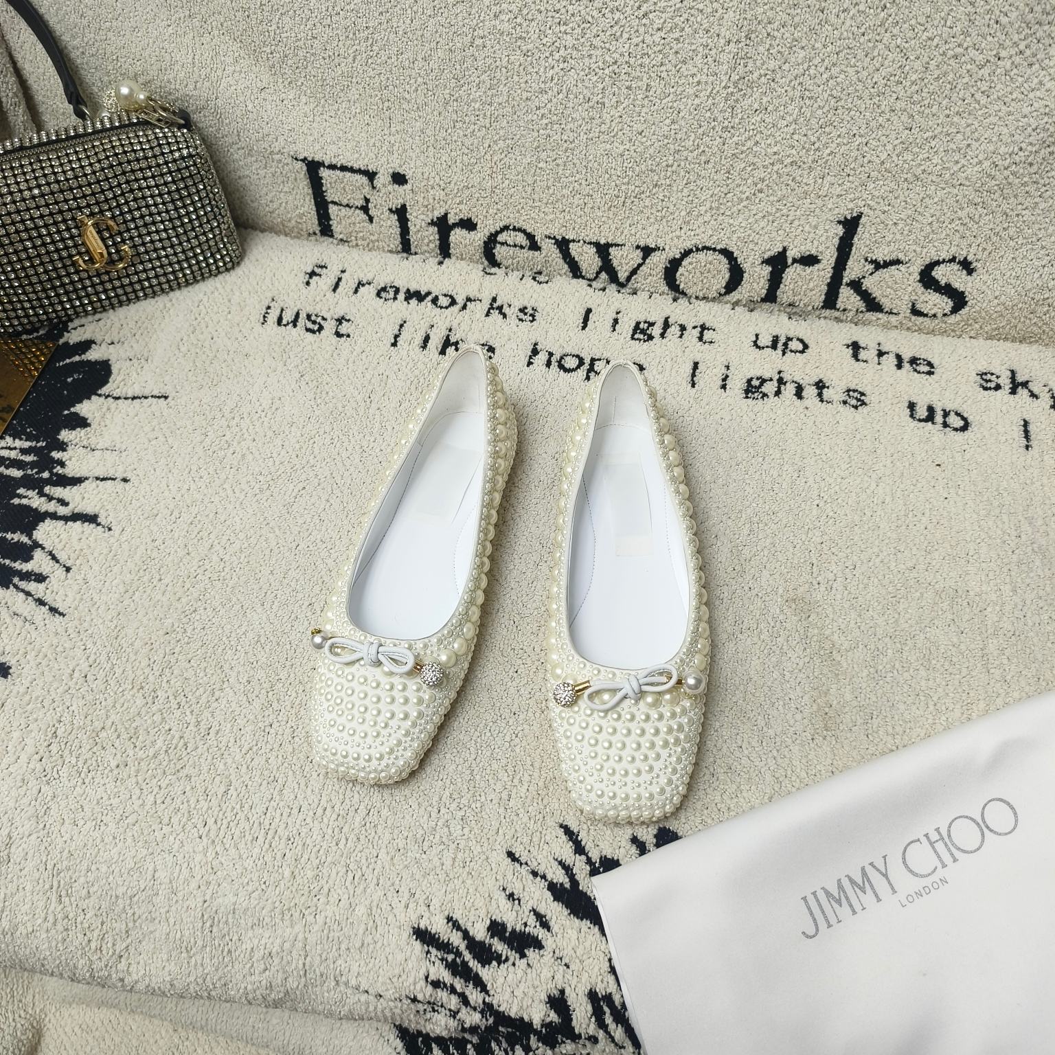 “Jimmy Choo Pasta Pearl Ballerina Shoes: Elegant Fashion Design with Crystal Butterflies” - 图片 3