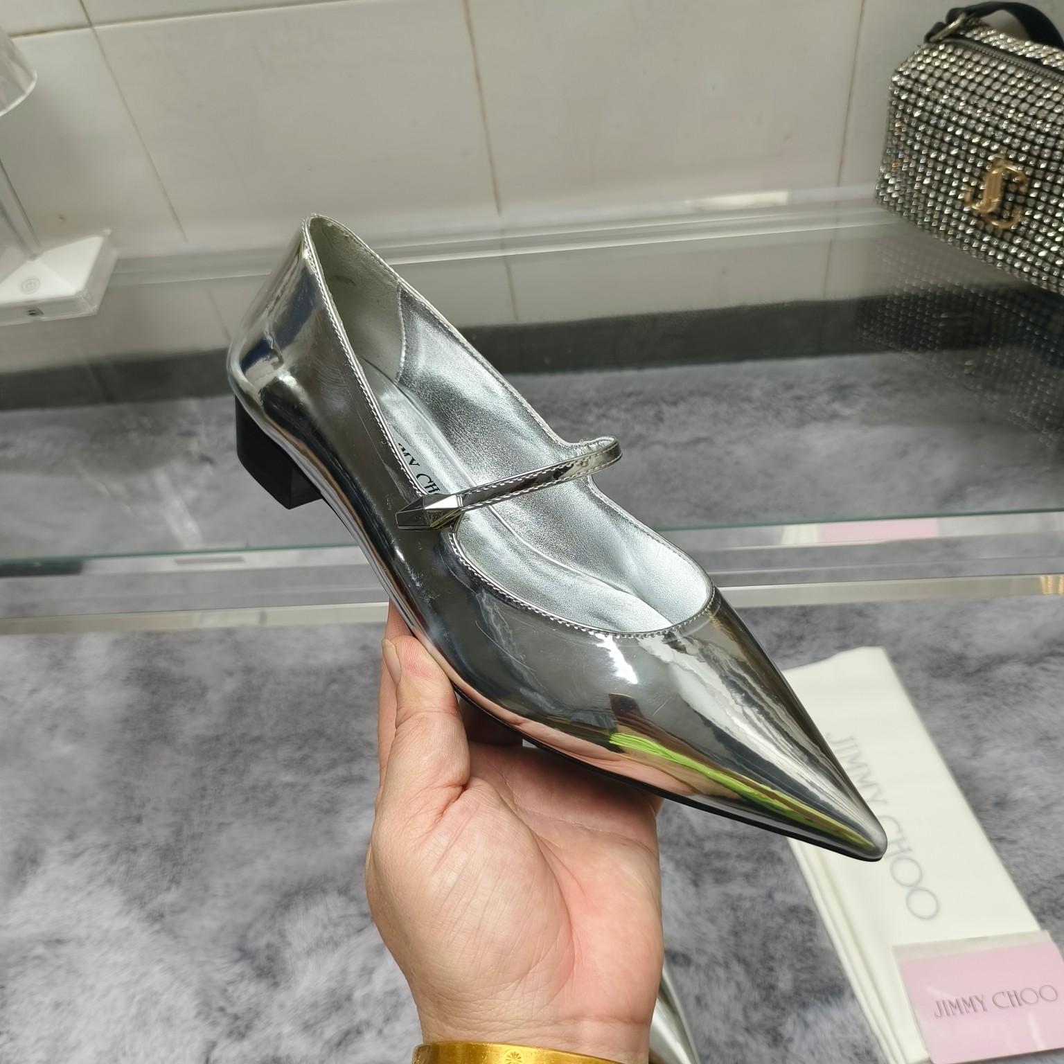 Modern Fashion: Jimmy Choo 3D Net Ballet Shoes with Diamond Decoration - 图片 5