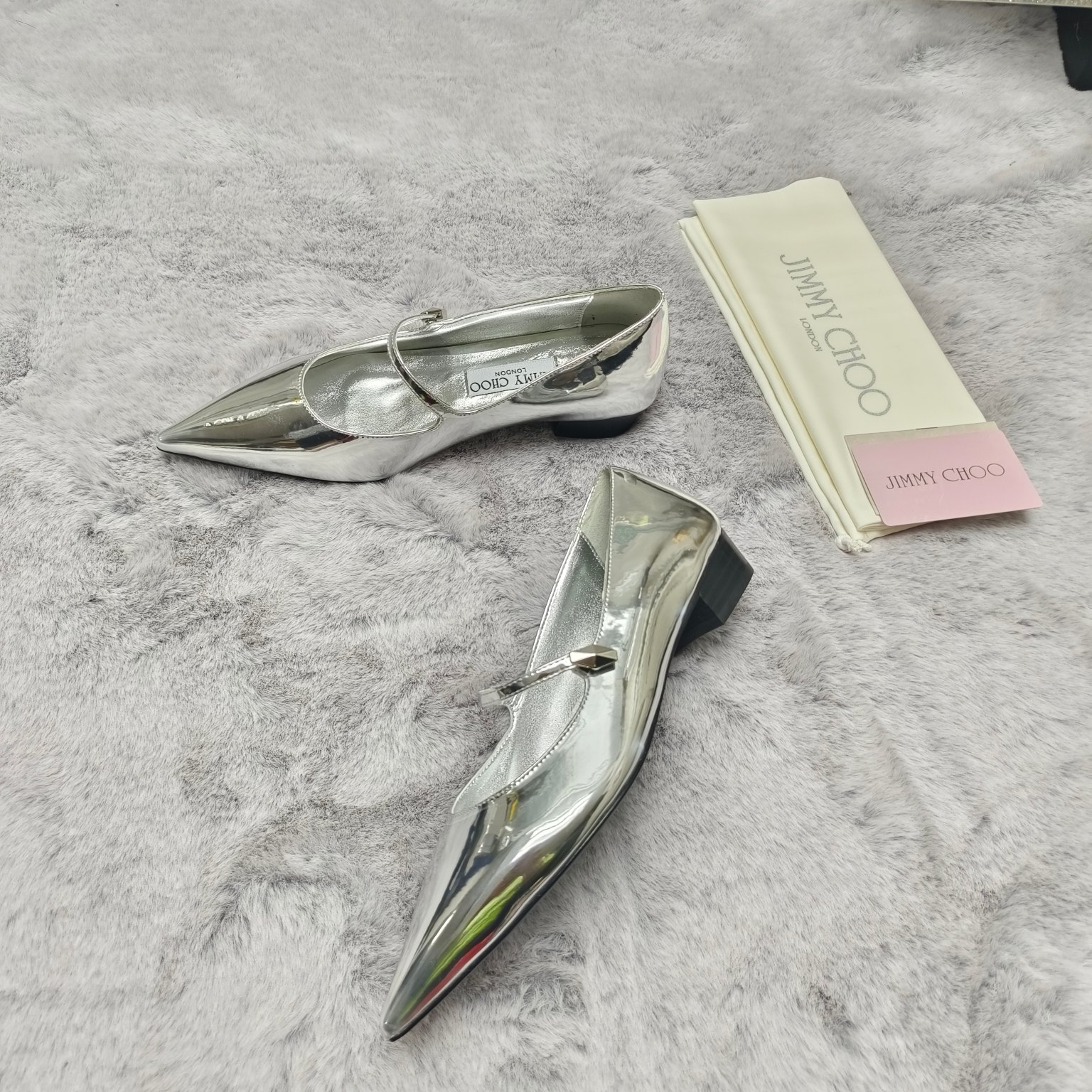 Modern Fashion: Jimmy Choo 3D Net Ballet Shoes with Diamond Decoration - 图片 3