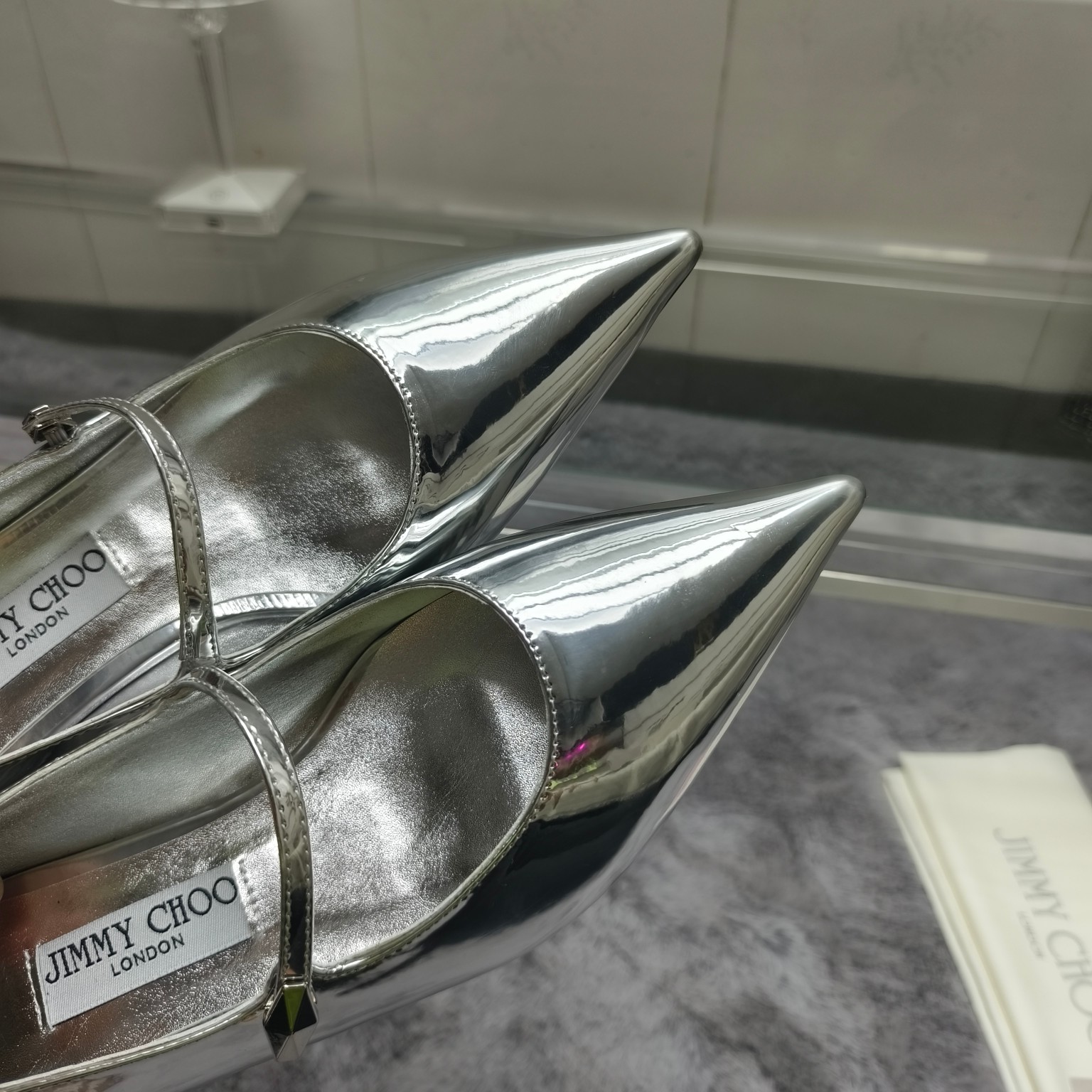 Modern Fashion: Jimmy Choo 3D Net Ballet Shoes with Diamond Decoration - 图片 7