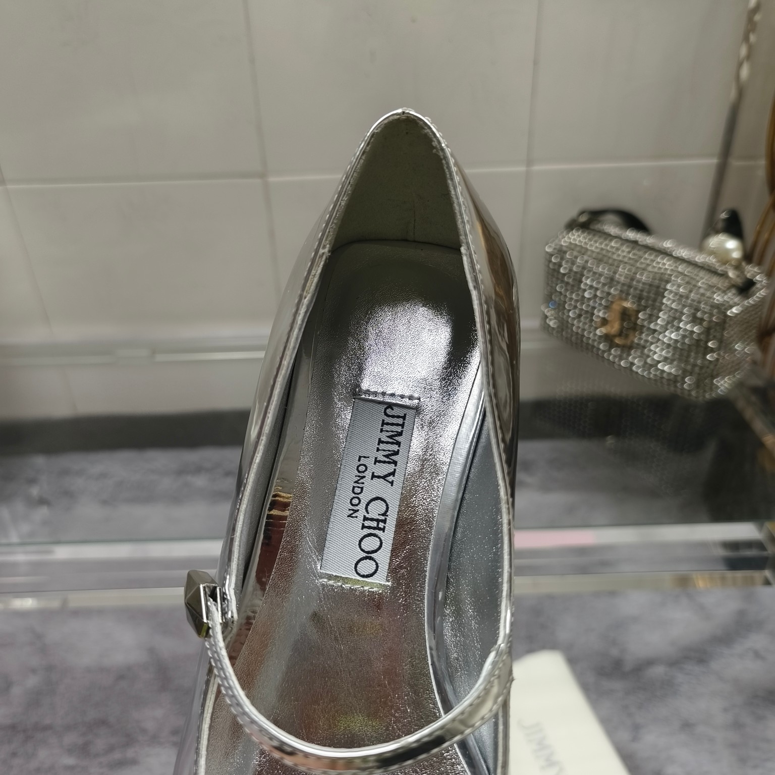 Modern Fashion: Jimmy Choo 3D Net Ballet Shoes with Diamond Decoration - 图片 9