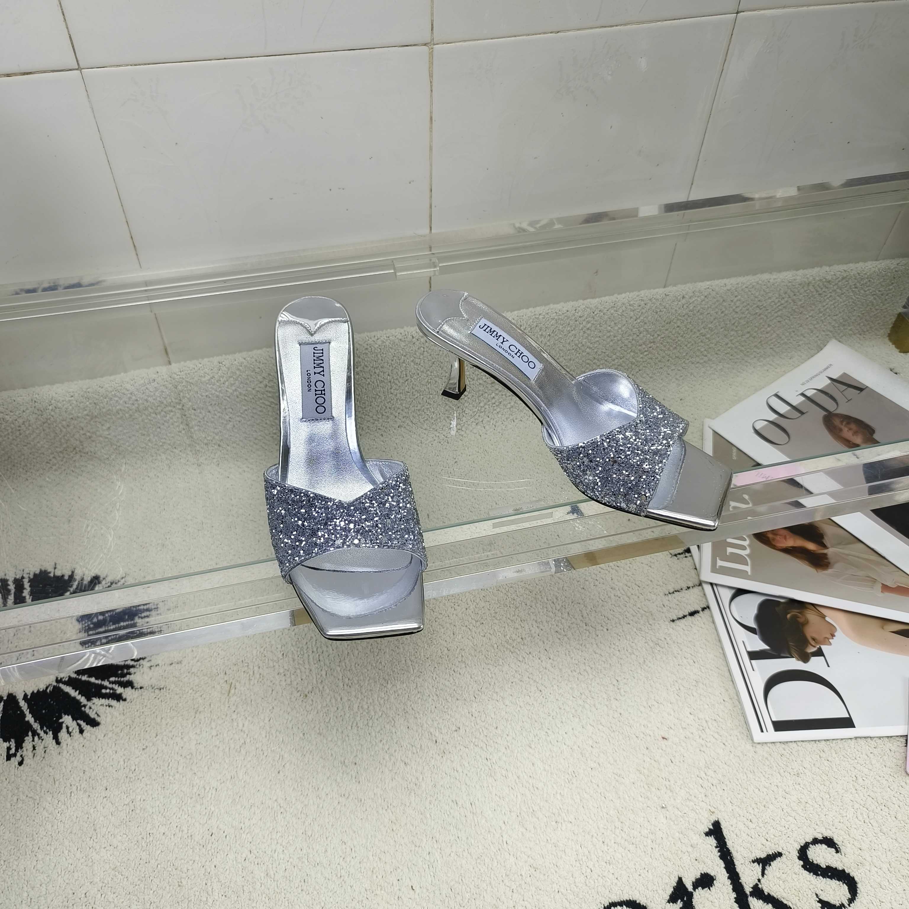 NO:264877,JIMMY CHOO Medium heel fish mouth sandals upper patent leather/silk/sheepskin/imported sequins imported sheepskin in the inner lining Outsole Italian imported leather outsole Heel height 6.5CM Size 35-39 (34/40/41/42 size custom made without return or replacement), high heels slippers, jimmy choo, high heels, slippers, sheepskin, real silk, Leather soles19860909JIMMY CHOO 中跟鱼嘴凉拖 鞋面漆皮/真丝/羊皮/进口亮片 内里进口羊皮 大底意大利进口真皮大底 跟高6.5CM 码数35-39（34/40/41/42码定做不退不换）,高跟鞋拖鞋,jimmy choo,high heels,slippers,sheepskin,real silk,Leather soles,Women's Shoes