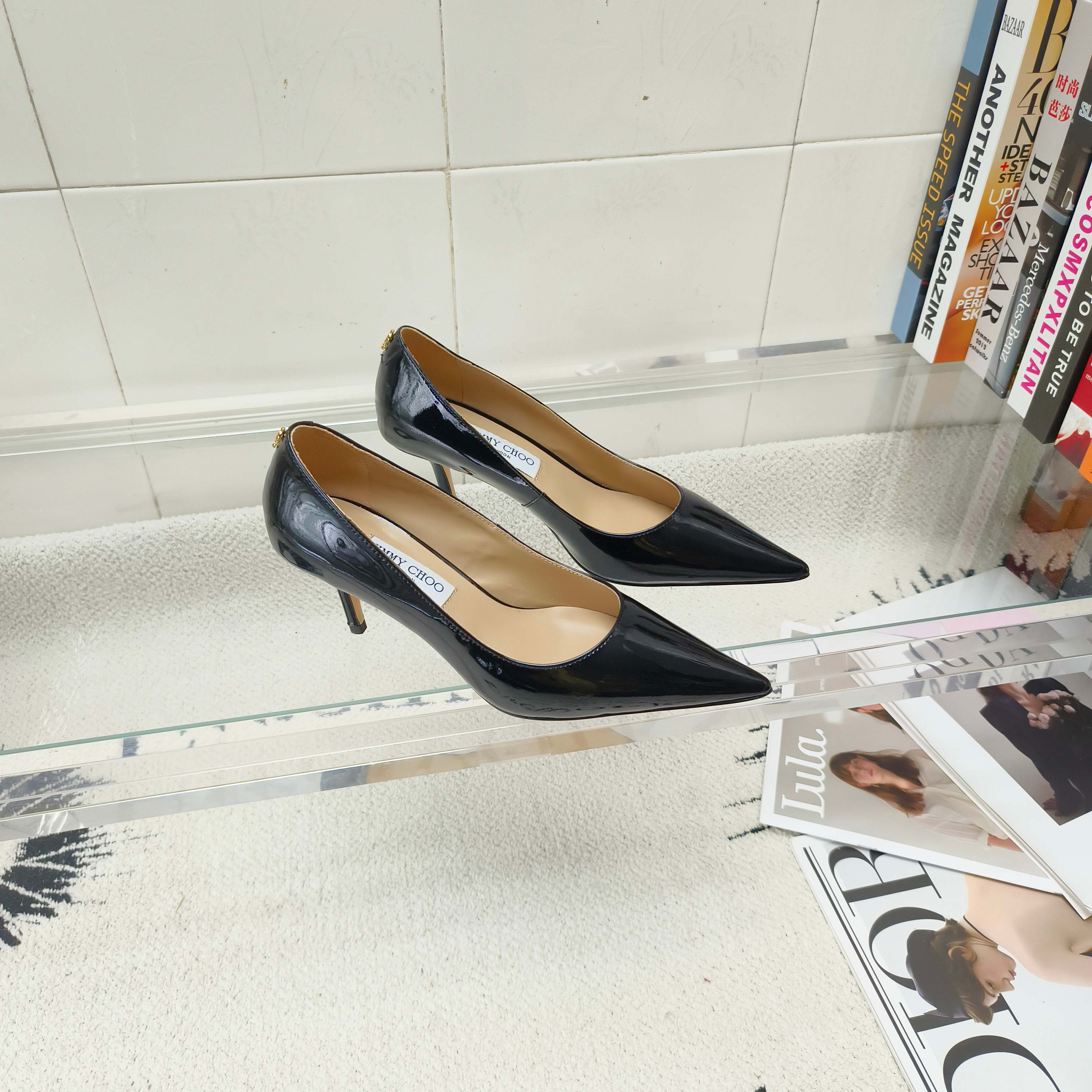 NO:265146,JIMMY CHOO Jimmy Week patent leather back JC gold button classic series women's shoes imported upper patent leather inner sheepskin outsole Italian leather outsole heel height 6.5/8.5/10cm size 35~39 (34, 40, 41, 42 custom made without return or exchange), single shoes, jimmy choo, jimmy choo, sheepskin, Leather soles19860909JIMMY CHOO 吉米周漆皮后JC金扣子经典系列女鞋单鞋 鞋面进口漆皮 内里羊皮 大底意大利真皮大底 跟高6.5/8.5/10cm 码数35～39（34、40、41、42定做不退换）,单鞋,jimmy choo,jimmy choo,sheepskin,Leather soles,Women's Shoes