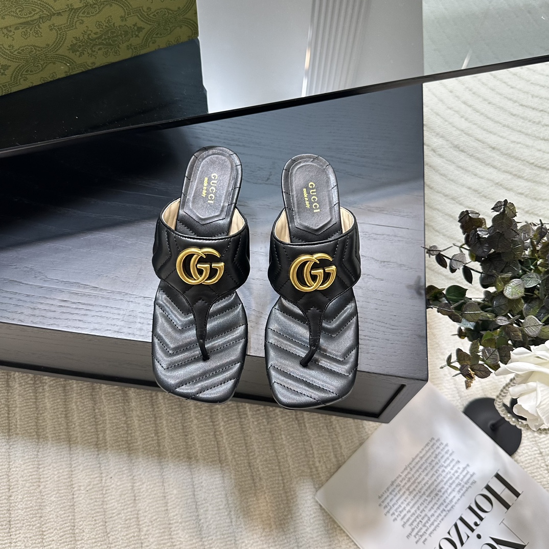GUCCI 2025 новая калекцыя — сандалі на сярэднім абцасе з дэталлю ў выглядзе цугля — мадэль з паказу — серыя з платформай — вышыня абцаса 5.5cm