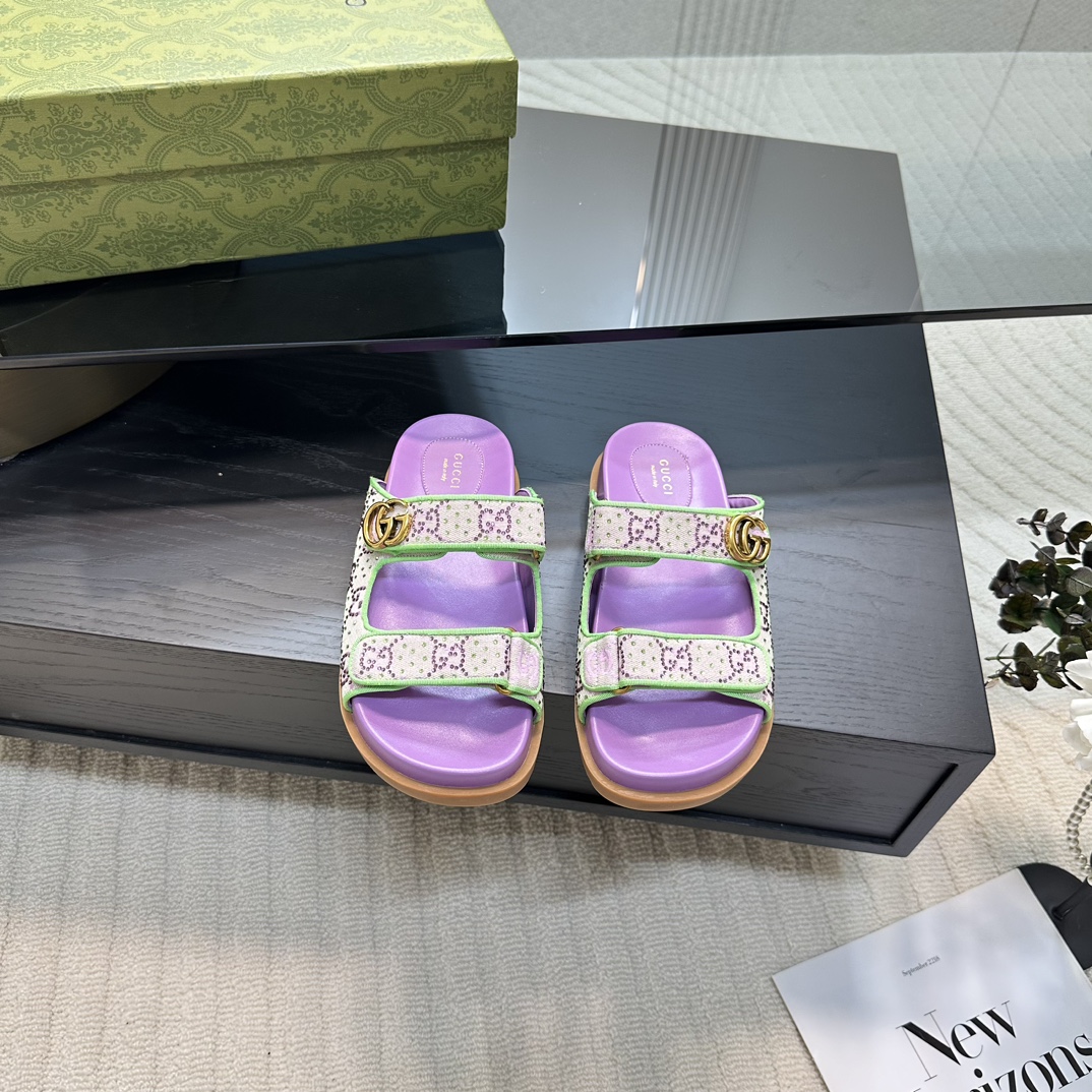 GUCCI 2024 크루즈 GG 클래식 모노그램 비치 샌들 더블 G 메탈 버클 2.0CM 두꺼운 밑창 수입 고무 밑창