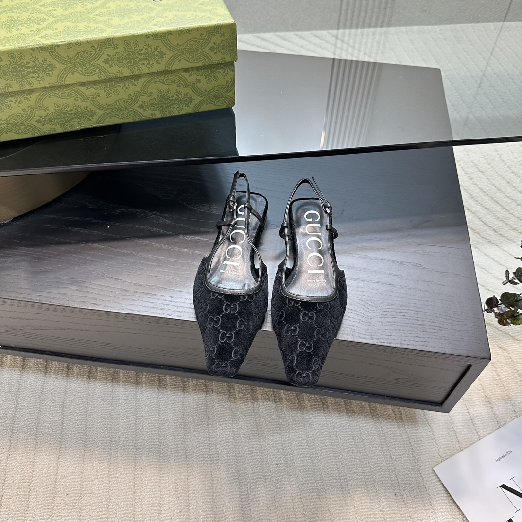 GUCCI 25 vroege lente Horsebit ballerina's catwalkschoen + Ancora rood met studs op maat gemaakt van geïmporteerde stof en geïmporteerde leren zool