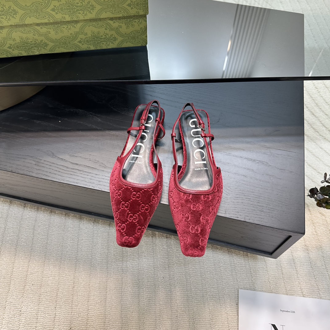 GUCCI 25 vroege lente Horsebit ballerina's catwalkschoen + Ancora rood met studs op maat gemaakt van geïmporteerde stof en geïmporteerde leren zool