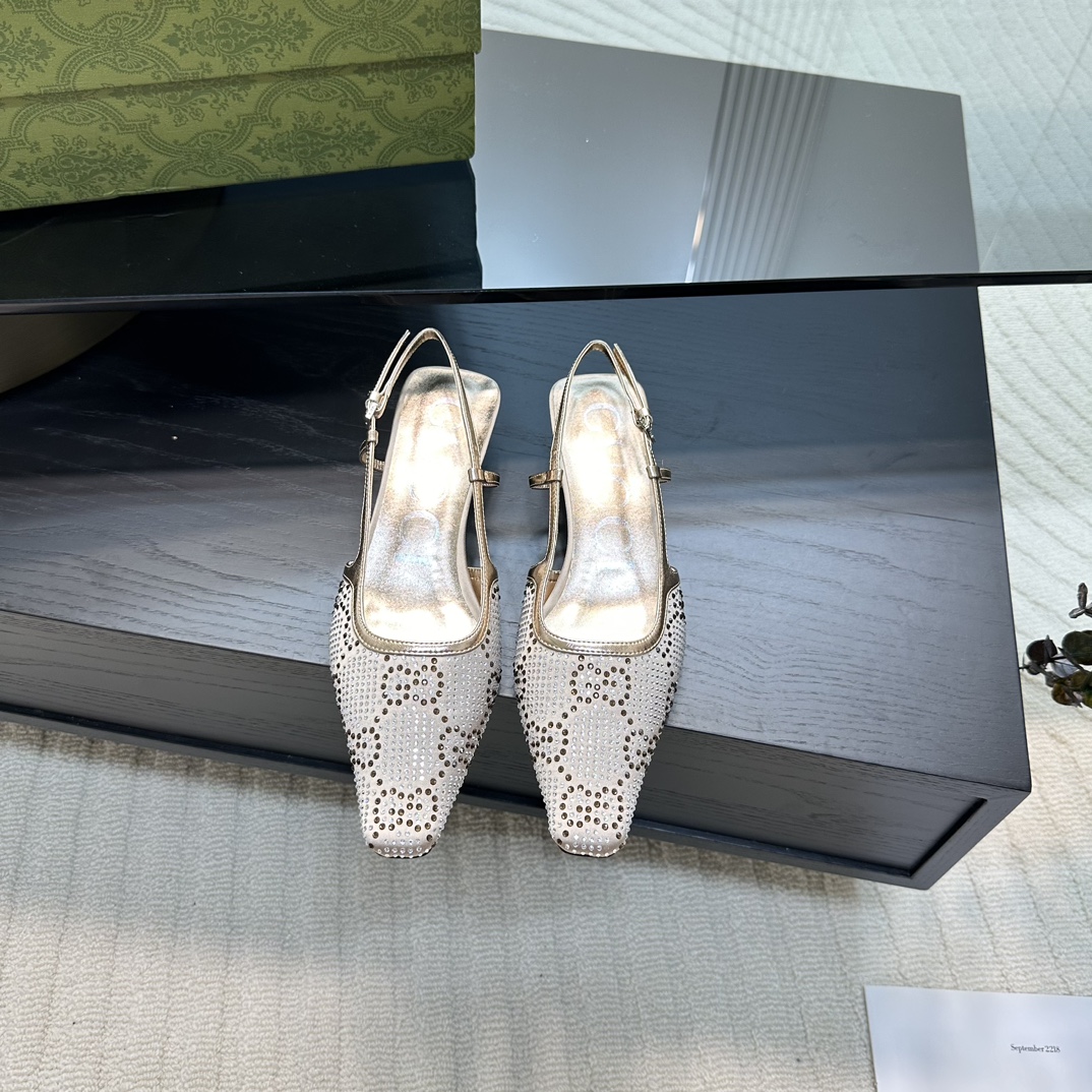 GUCCI 25 vroege lente Horsebit ballerina's catwalkschoen + Ankora-rood met studs op maat gemaakt van geïmporteerde stof en geïmporteerde leren zool