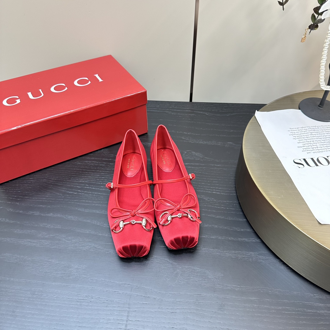 GUCCI mocassins ballerine à mors pré-printemps, modèle défilé + clous rouge Ancora, cuir de veau sur mesure / cuir velours / soie, semelle extérieure en cuir véritable importé