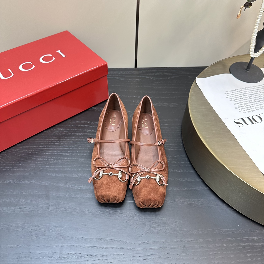 GUCCI Escarpins ballerine à mors pré-printemps, modèle défilé + clous Rosso Ancora, cuir de veau sur mesure / cuir velours / soie, semelle extérieure en cuir véritable importé