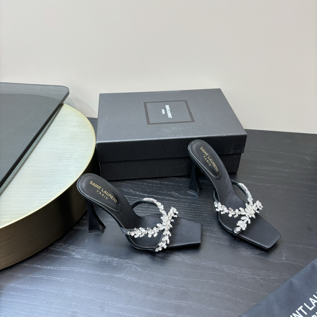 NO:233684,New Saint Laurent YSL rhinestone decorative square-toe sandals Sexy and beautiful collection level ——————————————————————————————————————————————————————————————————————————————————————————————————————————————————————————————————————————————————————————————————————————————————————————————————————————————————————————————————————————————————————————————————————————————————————————————————————————————————————————————————————————————————————————————————————————————————————————————————————————————————————————————————————————————————————————————————————————————————————————————————  heels, sheepskin, real silk, Leather soles19860909新品圣罗兰YSL水钻装饰方头凉鞋 性感绝美收藏级别 ———————————— 精致的弧度,走路时骄傲的节奏 它不仅代表了高贵和优雅 更是一种独特的时尚态度的象征 后弹力设计.将女士脚踝处修饰更加纤细 鞋面配合经典cassander复古LOGO 典雅精致 别出心裁的流动线条 鞋子侧面采用流线型设计 使脚踝和小腿看起来更加修长和迷人 让人能够感受到女性的性感和魅力 鞋面定制进口真丝 内里进口绵羊皮 鞋底进口真皮大底 跟高10.5cm 码数35/39（40.41.42订）（全套包装）,高跟鞋,saint laurent,saint laurent,sandals,high heels,sheepskin,real silk,Leather soles,Women's Shoes