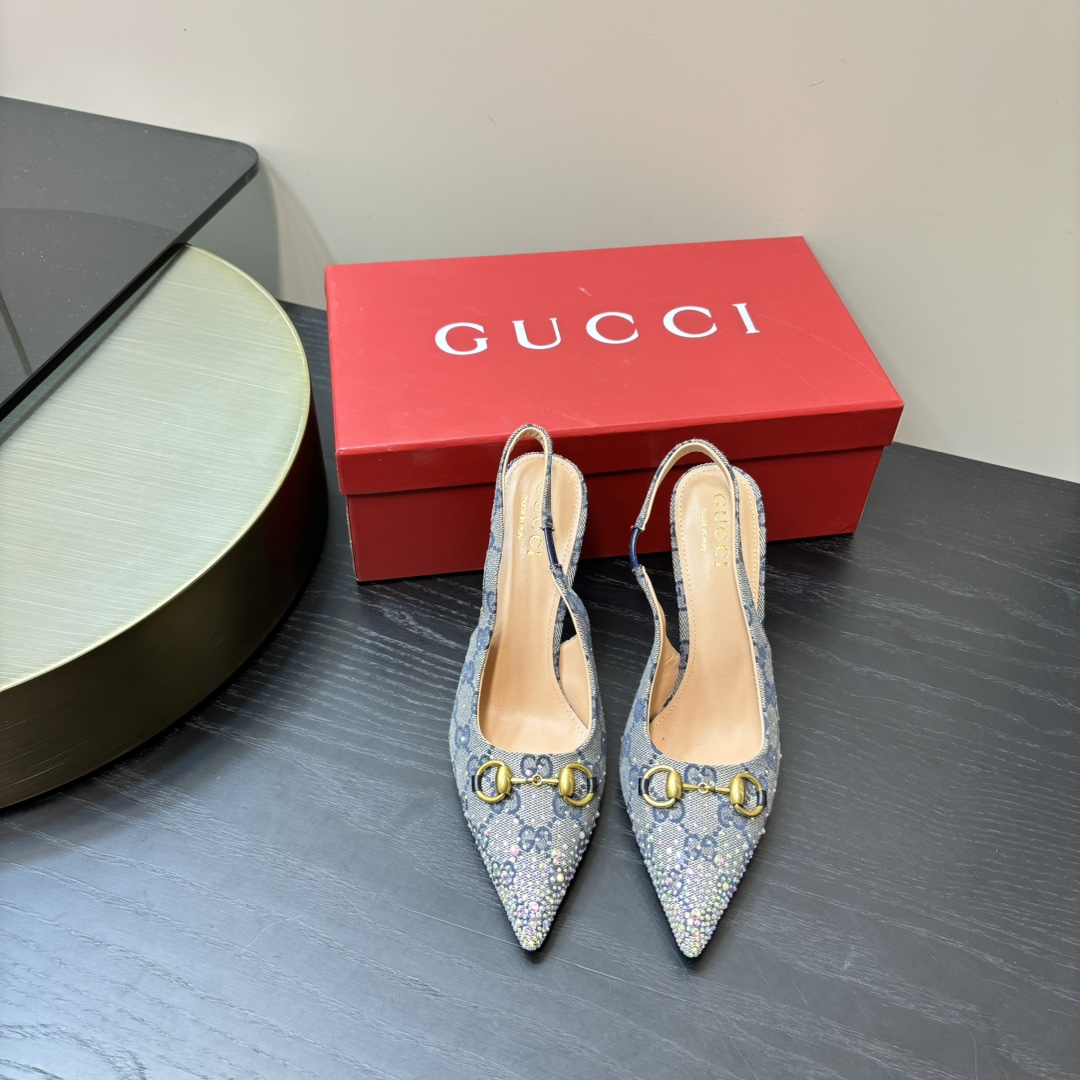 GUCCI 2024 новыя мадэлі босаножак з прамым носам і абцасам-коткай з упрыгожаннем стразамі і матывам конскай аброці GG палатно