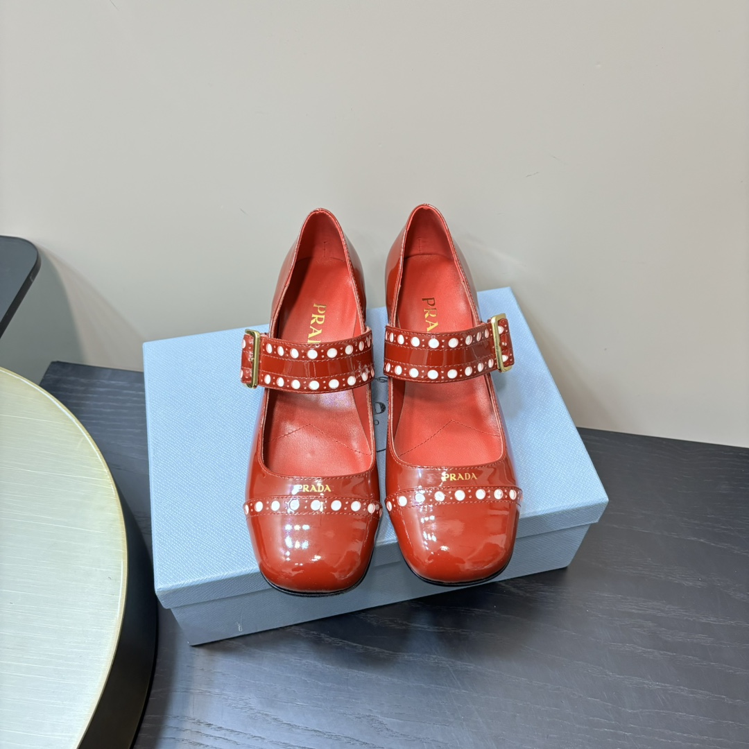 PRADA Mary Jane en cuir verni à talon épais