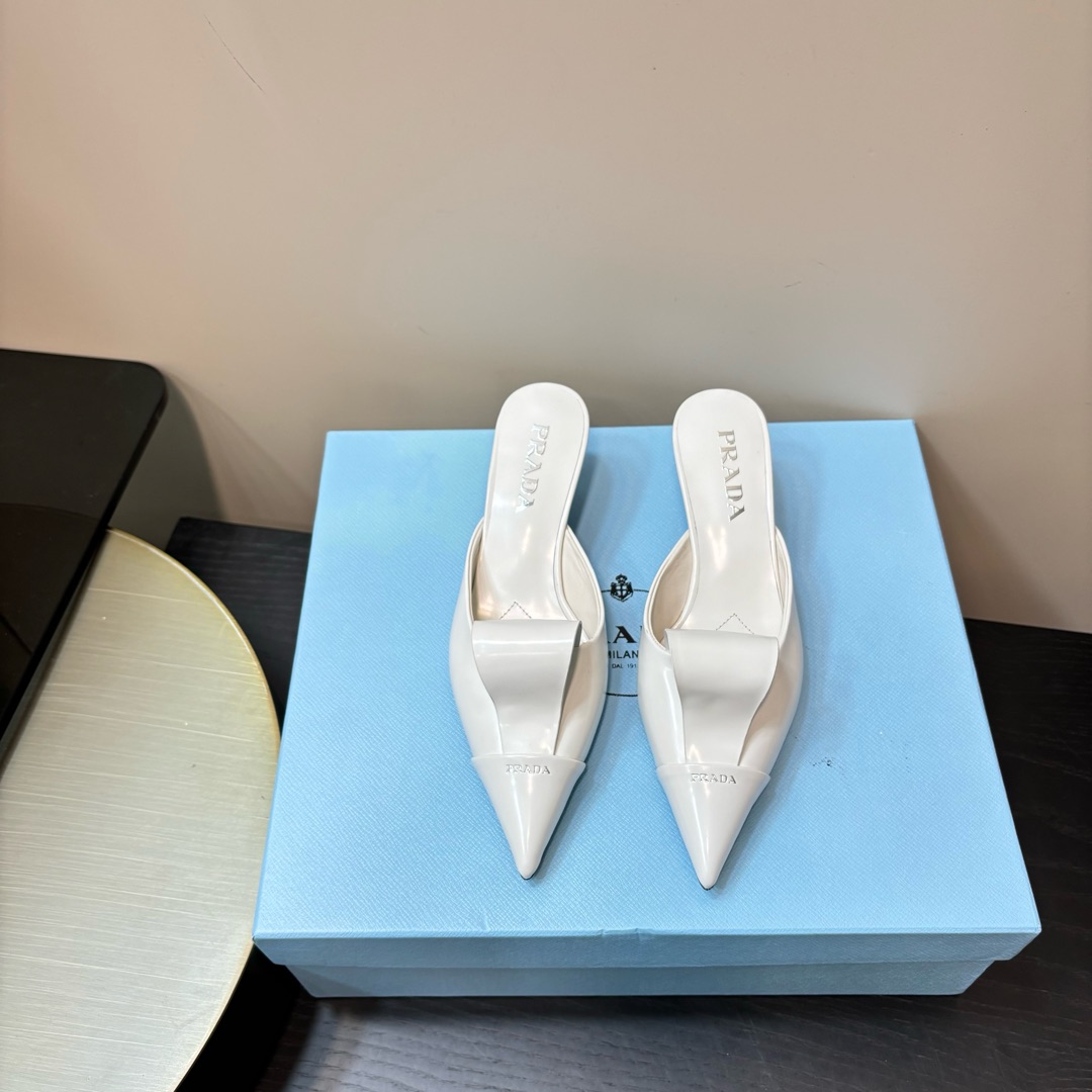 PRADA 尖头 包头 凉拖 女鞋