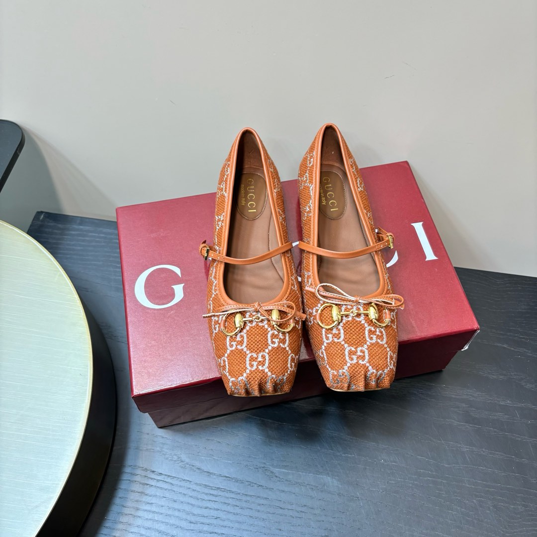 GUCCI 25年クルーズ ホースビット バレエシューズ ランウェイモデル+アンコラレッド スタッズ カスタム輸入生地 輸入本革アウトソール