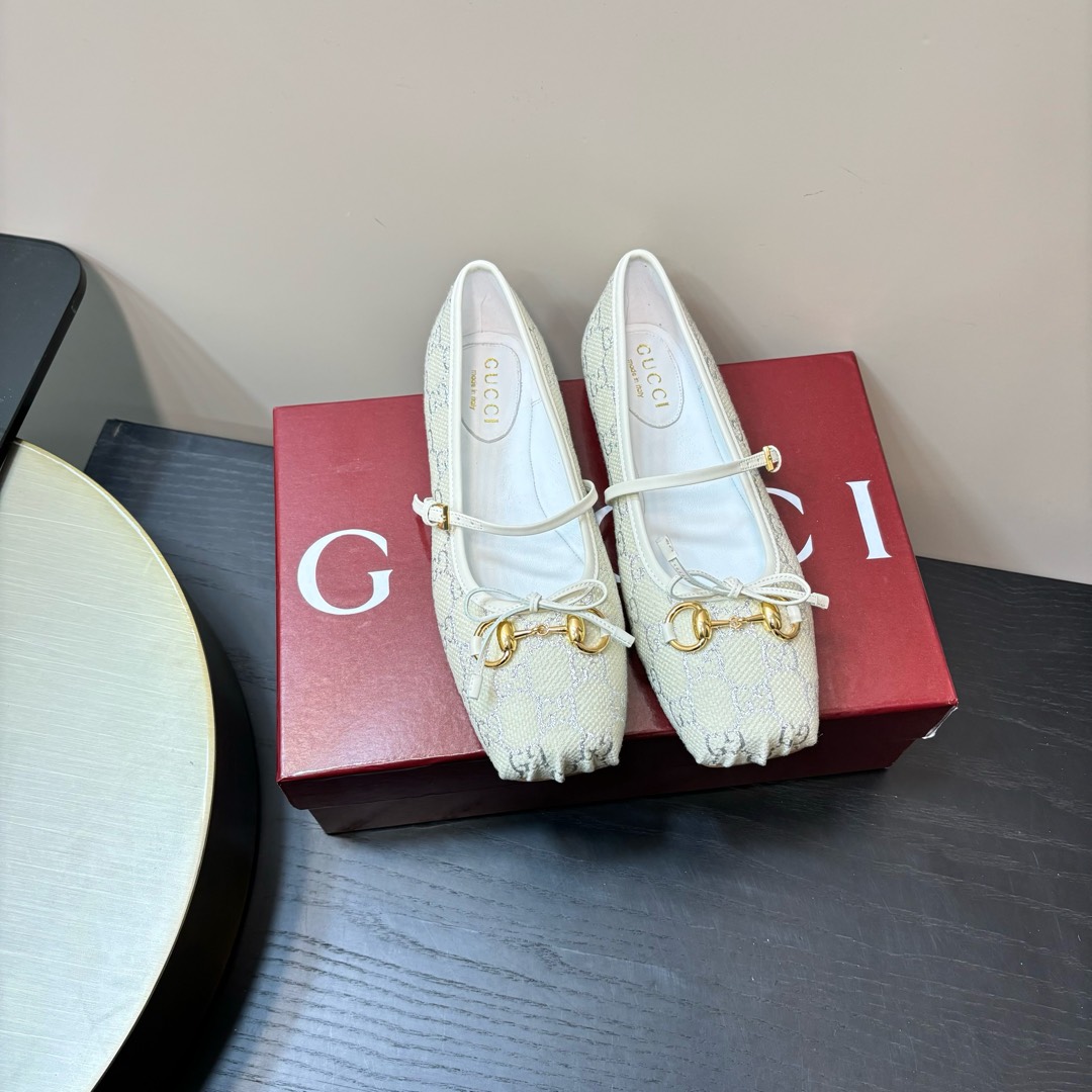 GUCCI 25年クルーズ ホースビット バレエシューズ ランウェイモデル+アンコラレッド スタッズ カスタム輸入生地 輸入本革アウトソール