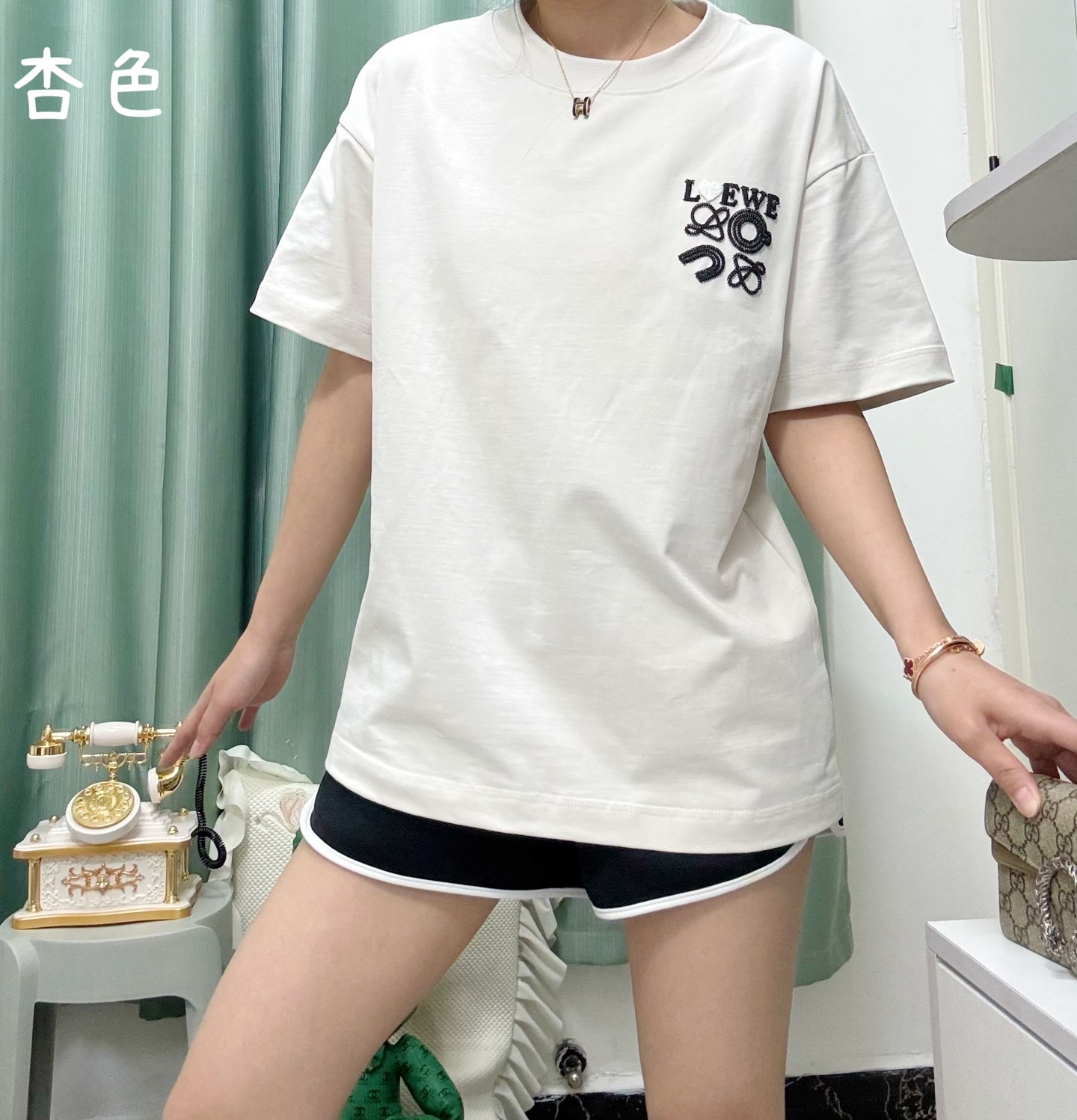 Referencia real del color beige, unisex.