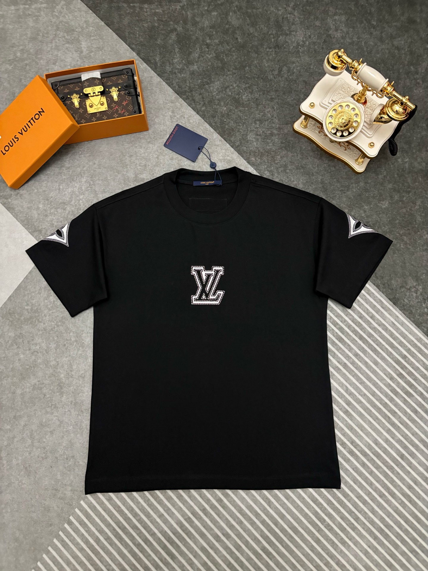 P125 LV T恤 de algodón de manga corta con bordado Louis Vuitton 【Producto estrella de LV, joya de la tienda】 Nuevo diseñ…