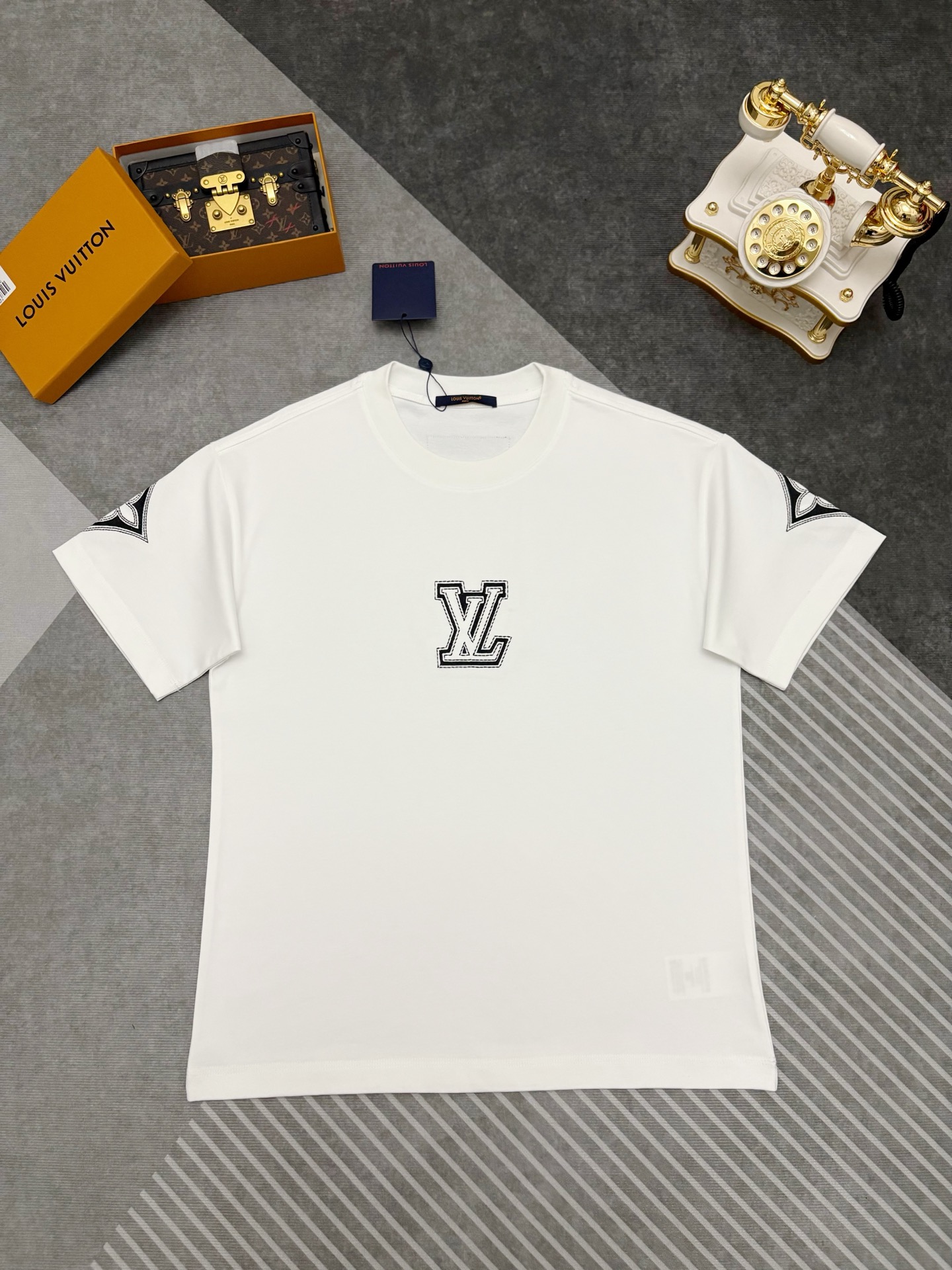 P125 LV T恤 de algodón de manga corta con bordado Louis Vuitton 【Producto estrella de LV, joya de la tienda】 Nuevo diseñ…