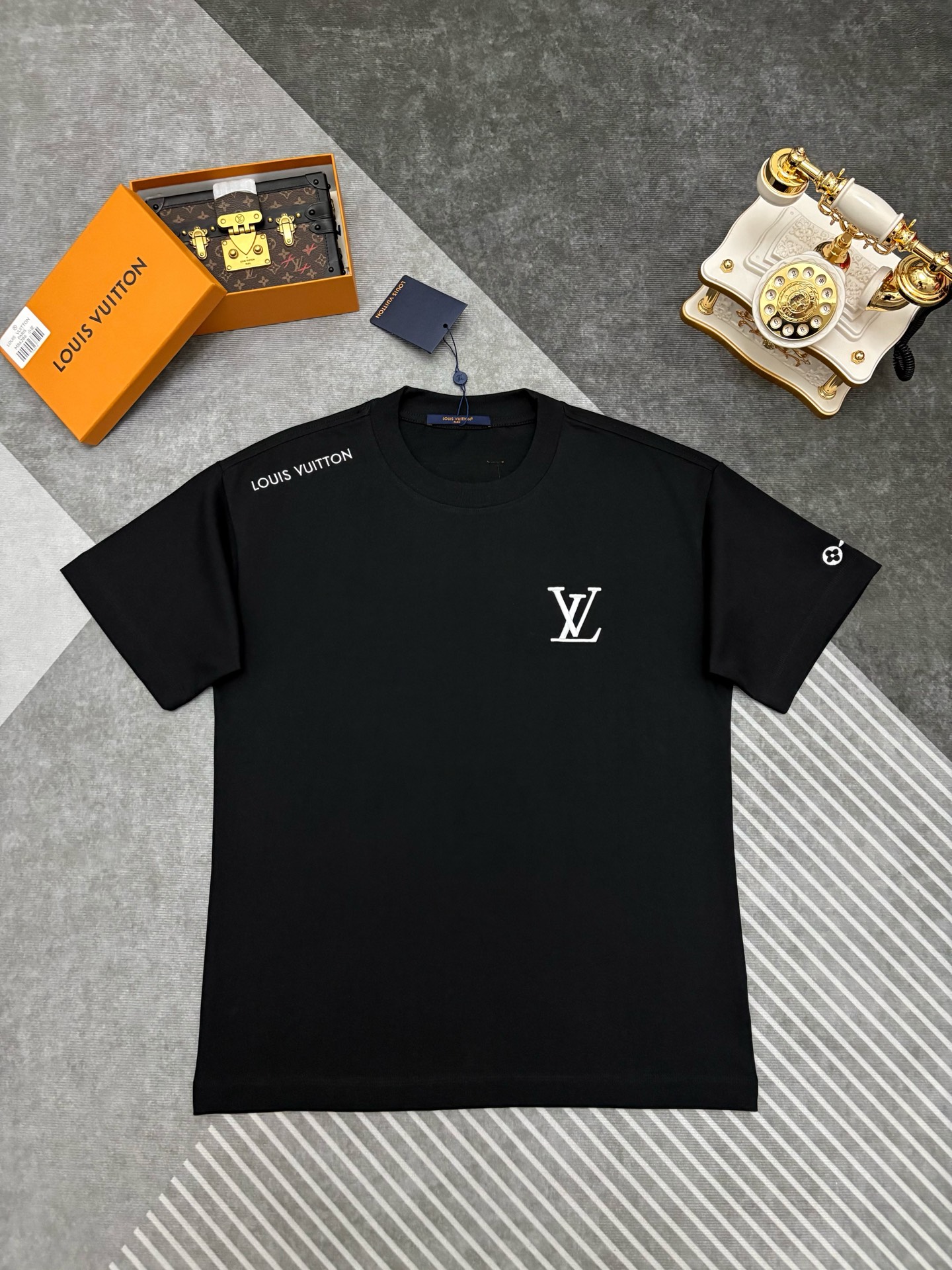 P125 LV Louis Vuitton camiseta de algodón de alta densidad y alto conteo de hilos con bordado 【Producto estrella de LV,…