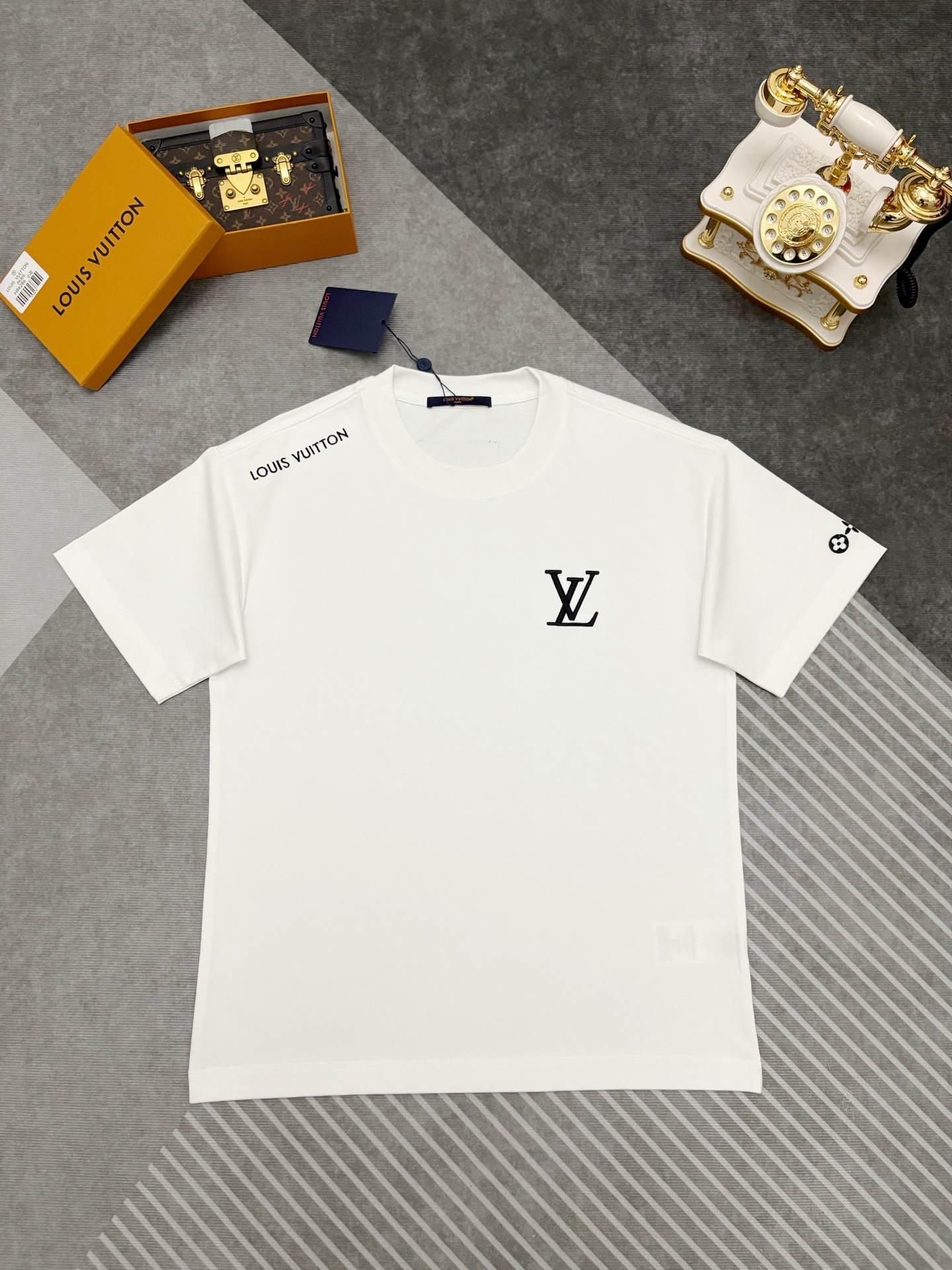 P125 LV Louis Vuitton camiseta de algodón de alta densidad y alto conteo de hilos con bordado 【Producto estrella de LV,…
