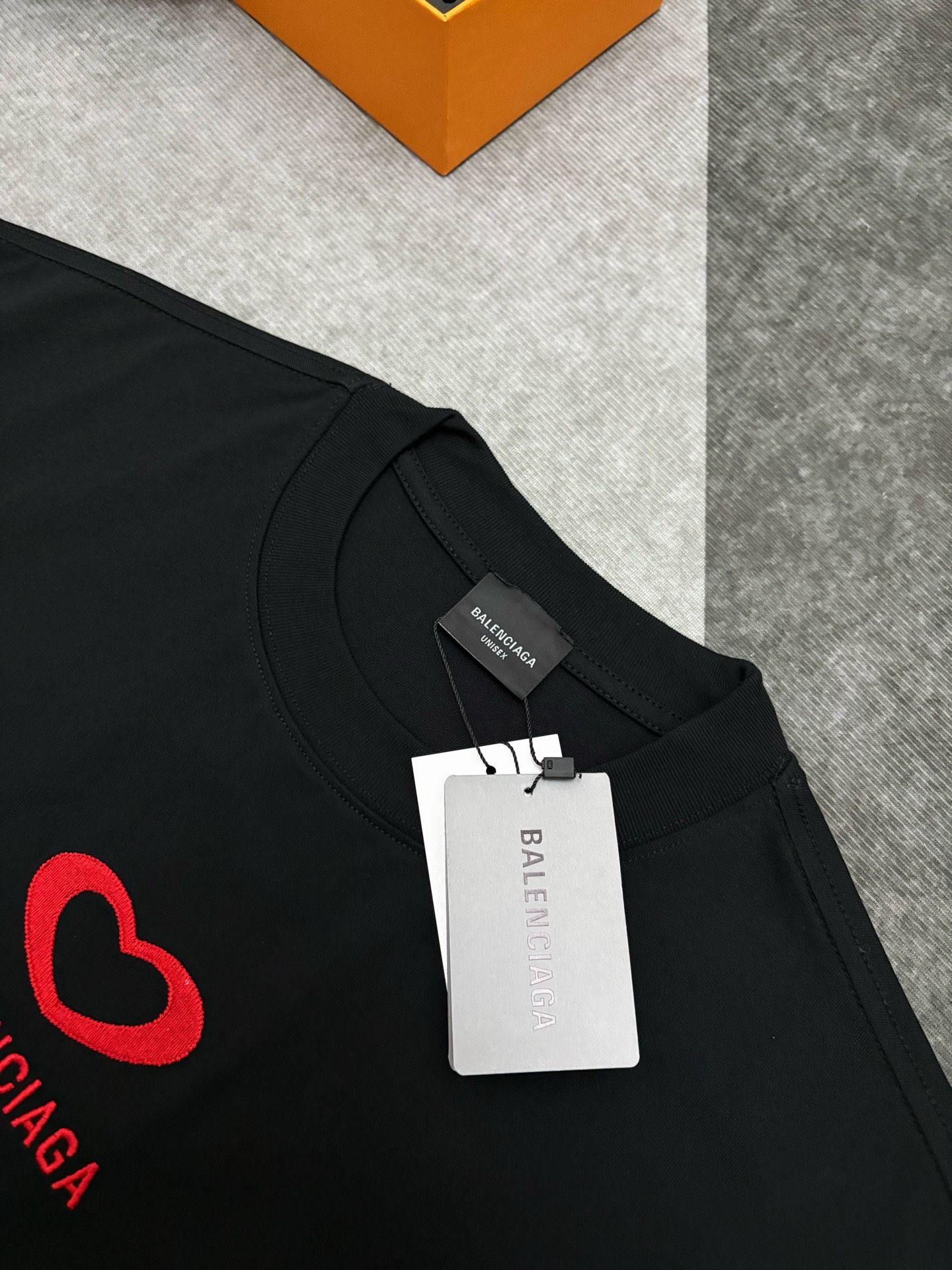 Balenciaga BALENCIAGA 巴黎世家爱心刺绣棉质短袖T恤