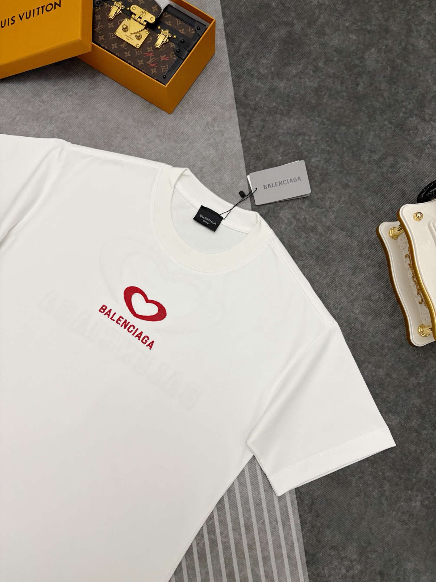 Balenciaga BALENCIAGA 巴黎世家爱心刺绣棉质短袖T恤