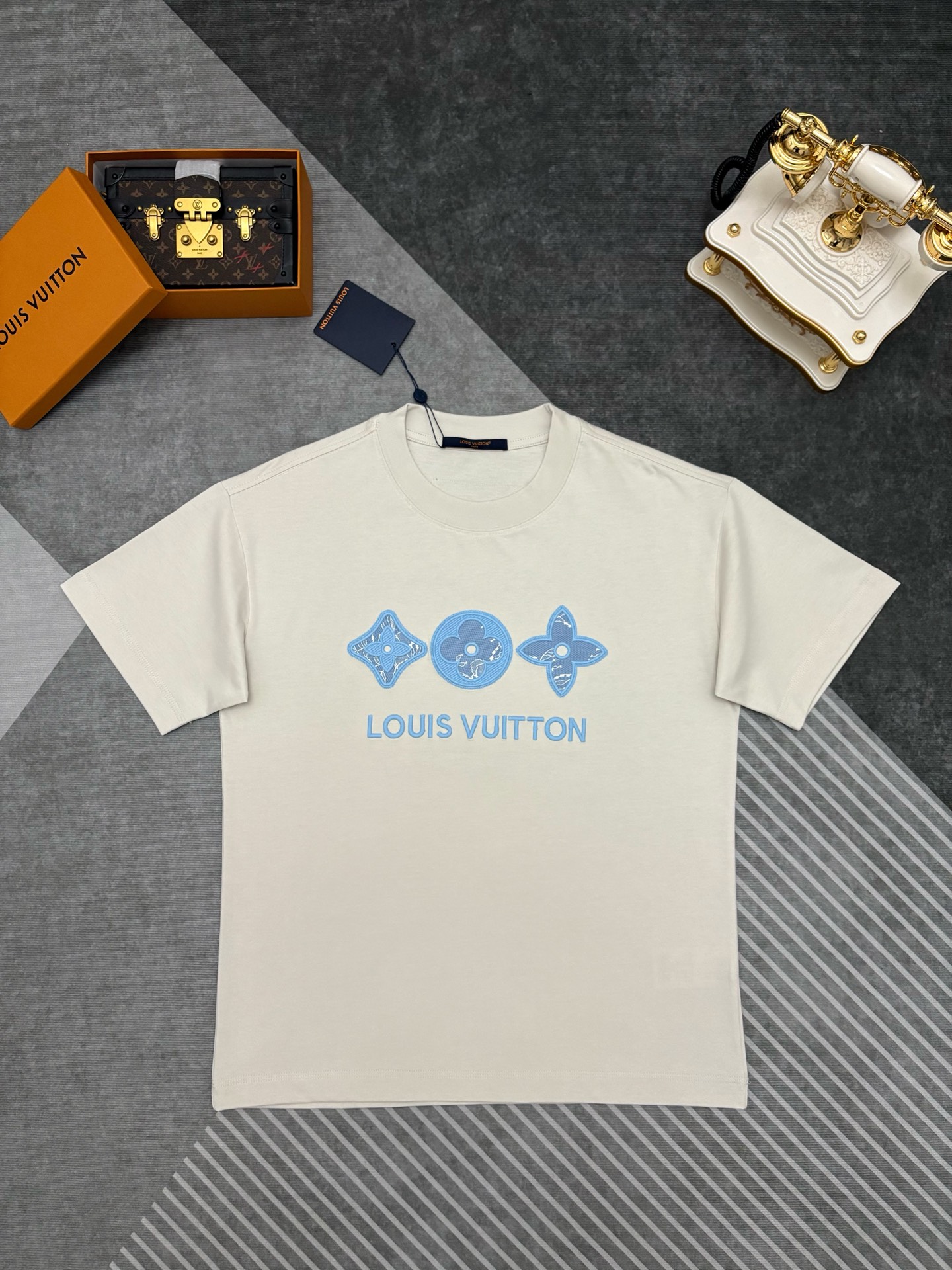 P125 LV Louis Vuitton camiseta de algodón de alta densidad y alto conteo de hilos con bordado 【Producto estrella de LV,…