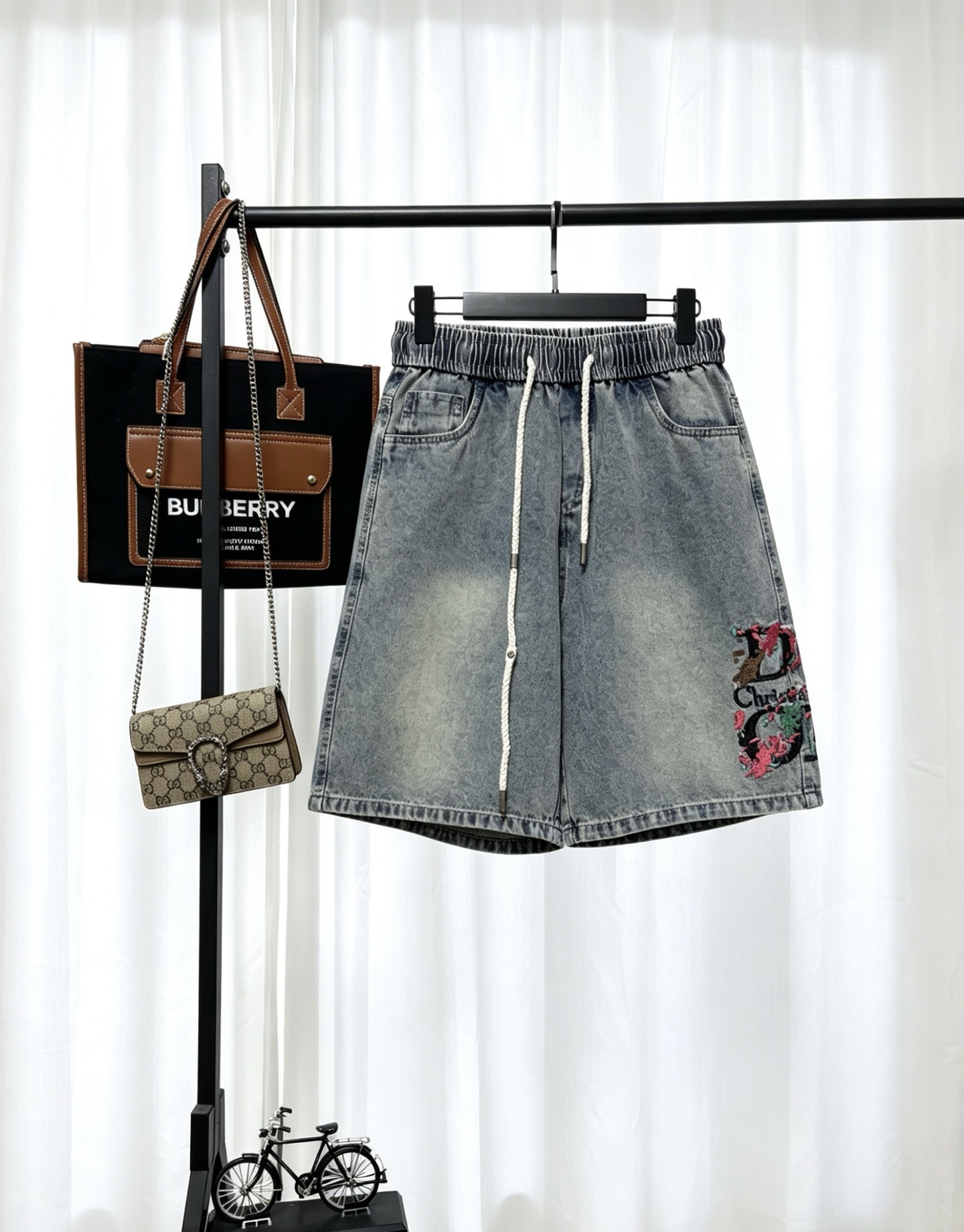 p135@✨ Dior (Dior) shorts de mezclilla de edición limitada de alto lujo. Telas de mezclilla pesada hechas a medida de D…