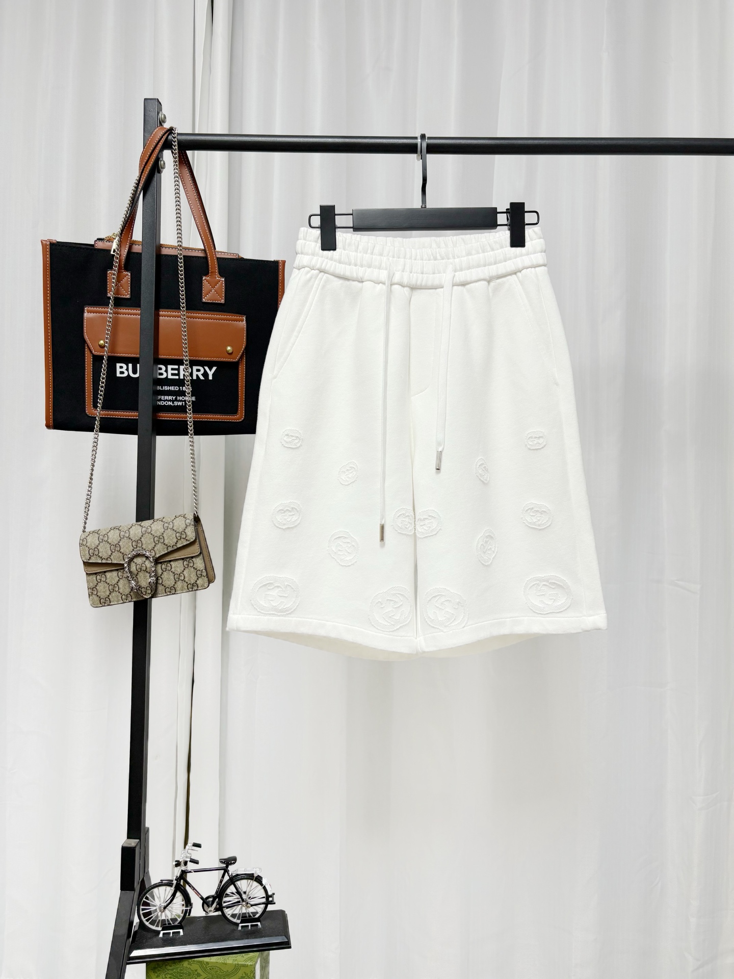p140@✨ Gucci (Gucci) Pantalones cortos deportivos de ocio italianos de primera calidad. Pantalones cortos blancos en ge…