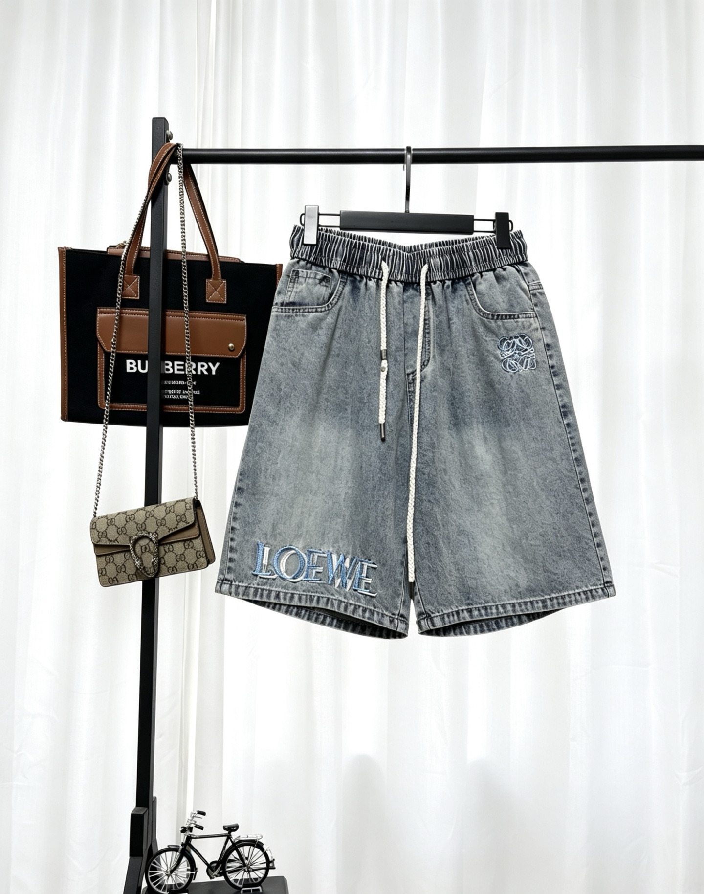 p135@✨ LOEWE (罗意威) pantalones cortos vaqueros de lujo de la mejor marca española, tejido vaquero de peso pesado persona…