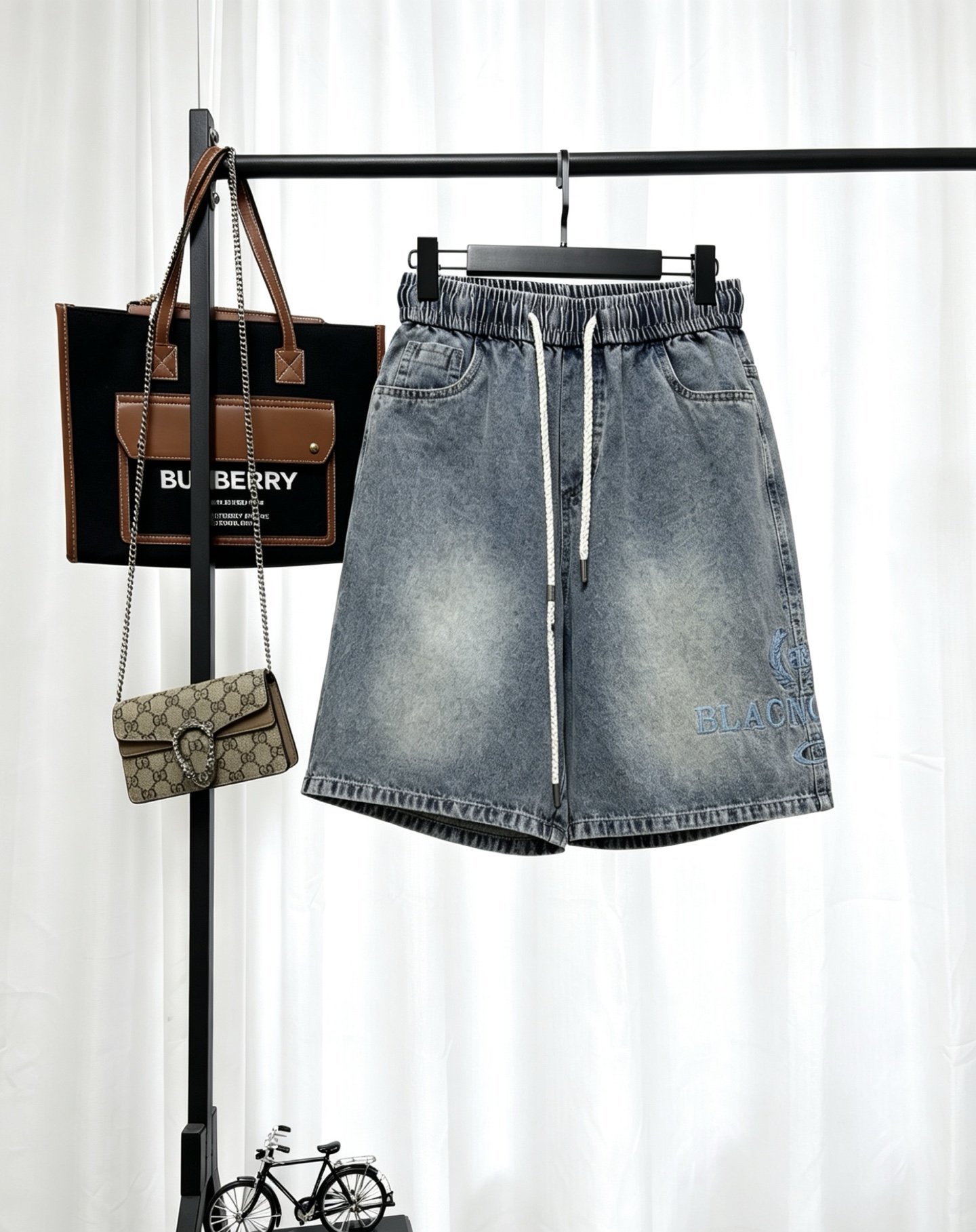 Los pantalones cortos de mezclilla de lujo P125 Balenciaga (Balenciaga) están hechos de mezclilla personalizada pesada …