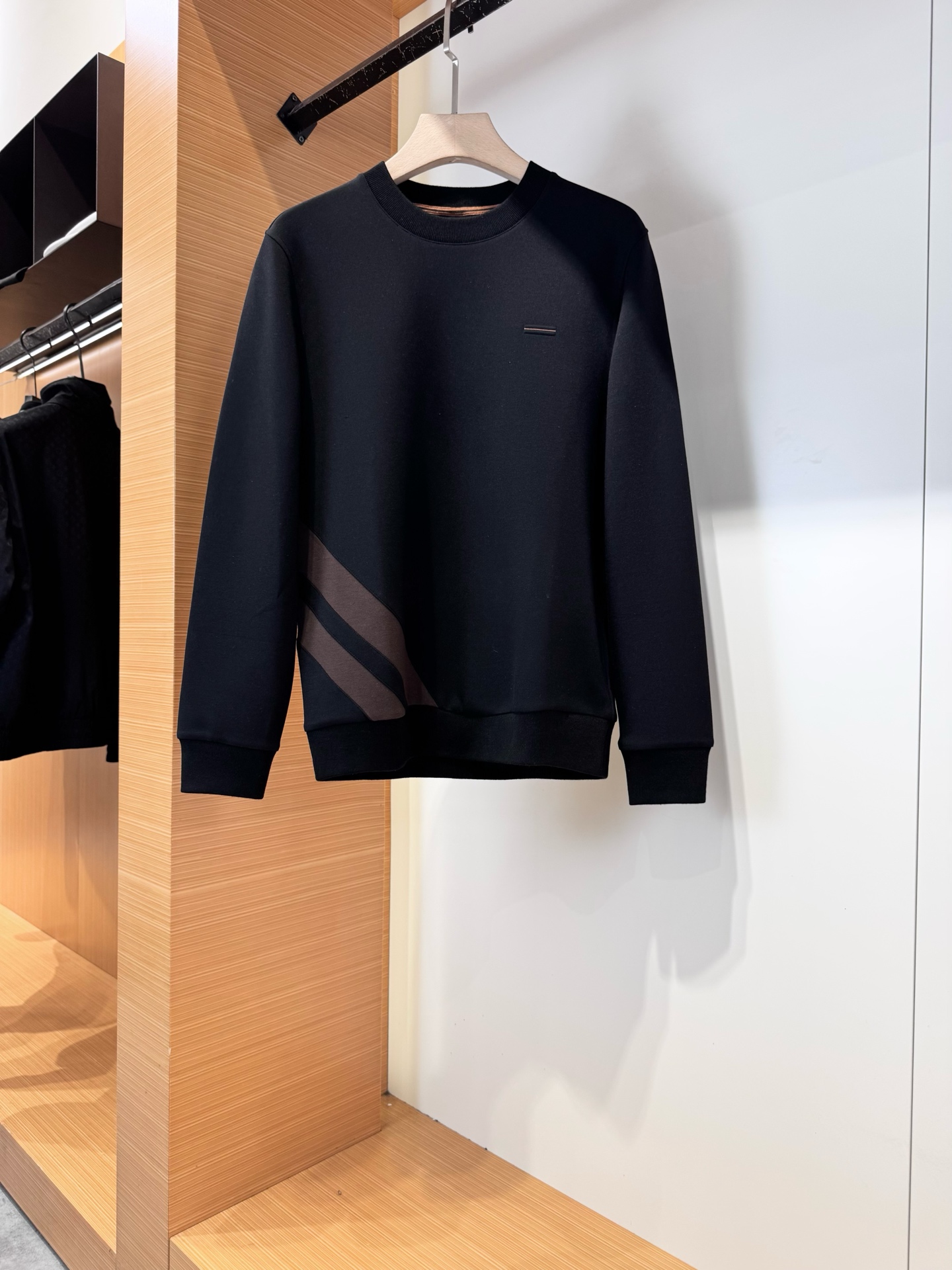 NO:524211,Janiya's new autumn and winter men's casual base sweatshirt. High-end version!  Cashmere blended fabric has high breathability and comfort, impeccable details, brand elements design concept, reflecting high quality. It feels delicate and soft!  It is casually cut, with a great upper body style!  Color black off-white Size M-3XL, hoodie, sweatshirts, alexander wang19860909杰*尼亚秋冬新款男士休闲打底卫衣.高端版本！山羊绒混纺面料 透气舒适度高,细节无可挑剔,品牌元素设计理念,体现高品质.手感细腻柔软！呈现休闲裁剪,上身版型超赞！颜色黑色 米白色 尺码M-3XL,,hoodie,sweatshirts,alexander wang,Men's clothing