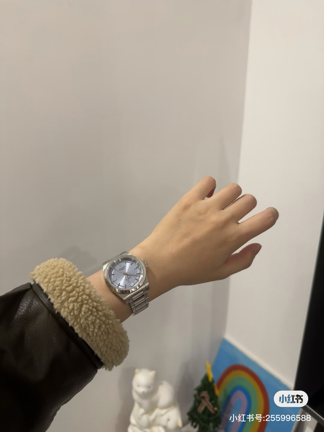 NO:147589,No blind spots to fit every sleeve,19860909无死角适配每一件衣袖,,Watch