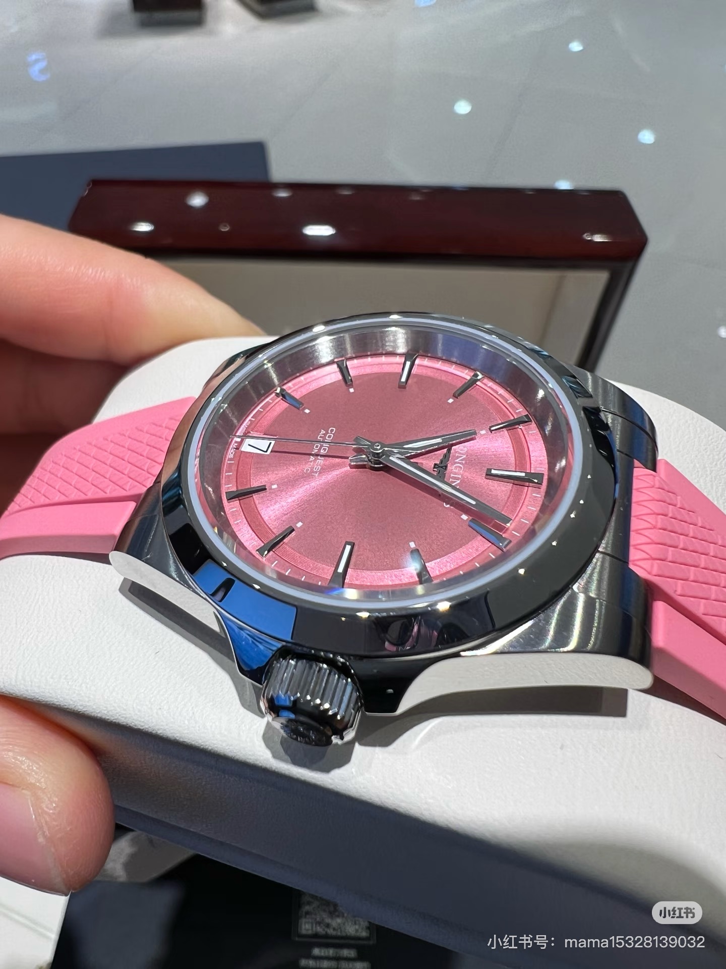 “Unique Women’s Pink Watch: Beauty and Power in Every Detail – Perfect for Valentine’s Day”