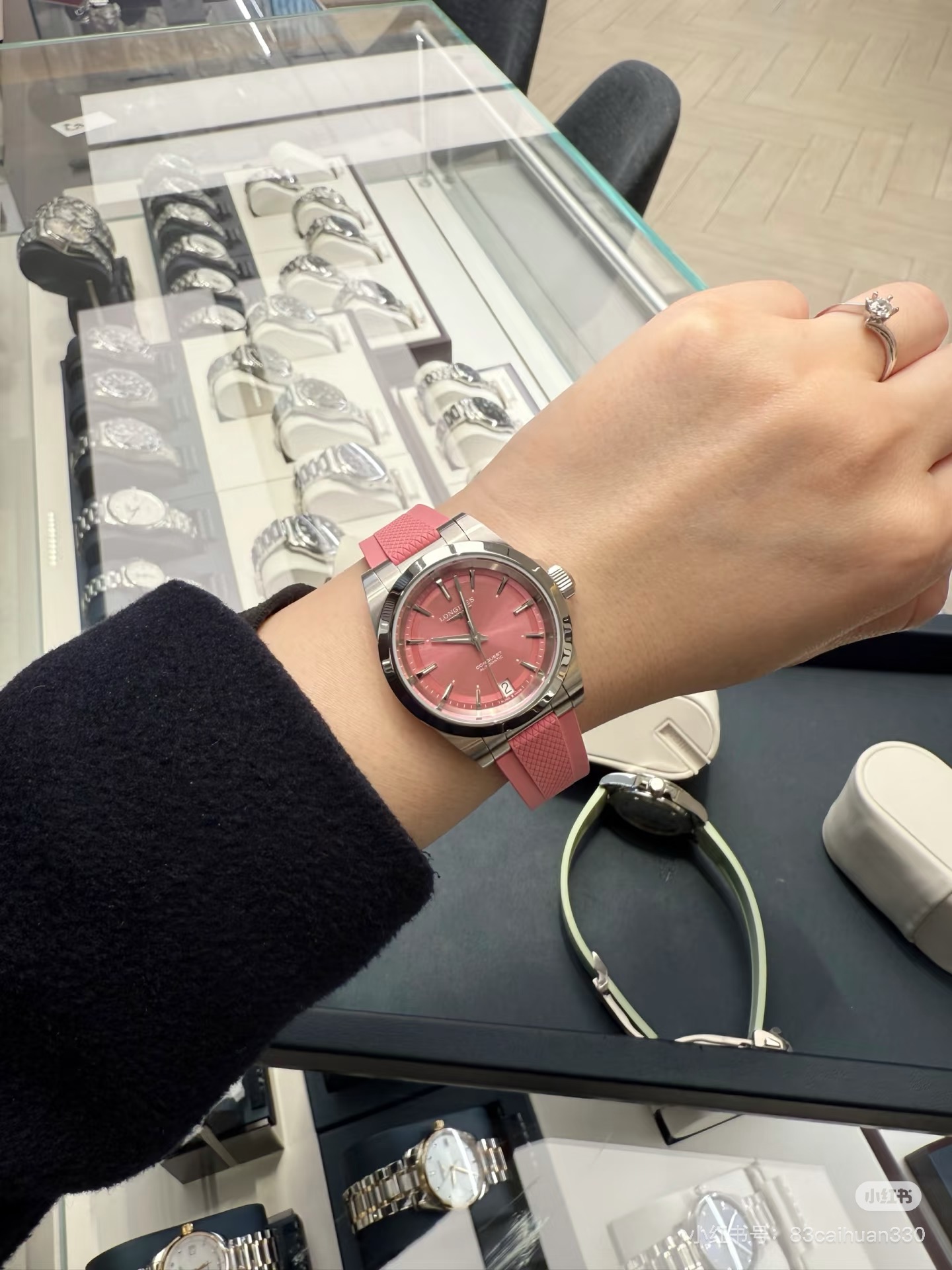 “Unique Women’s Pink Watch: Beauty and Power in Every Detail – Perfect for Valentine’s Day” - 图片 3