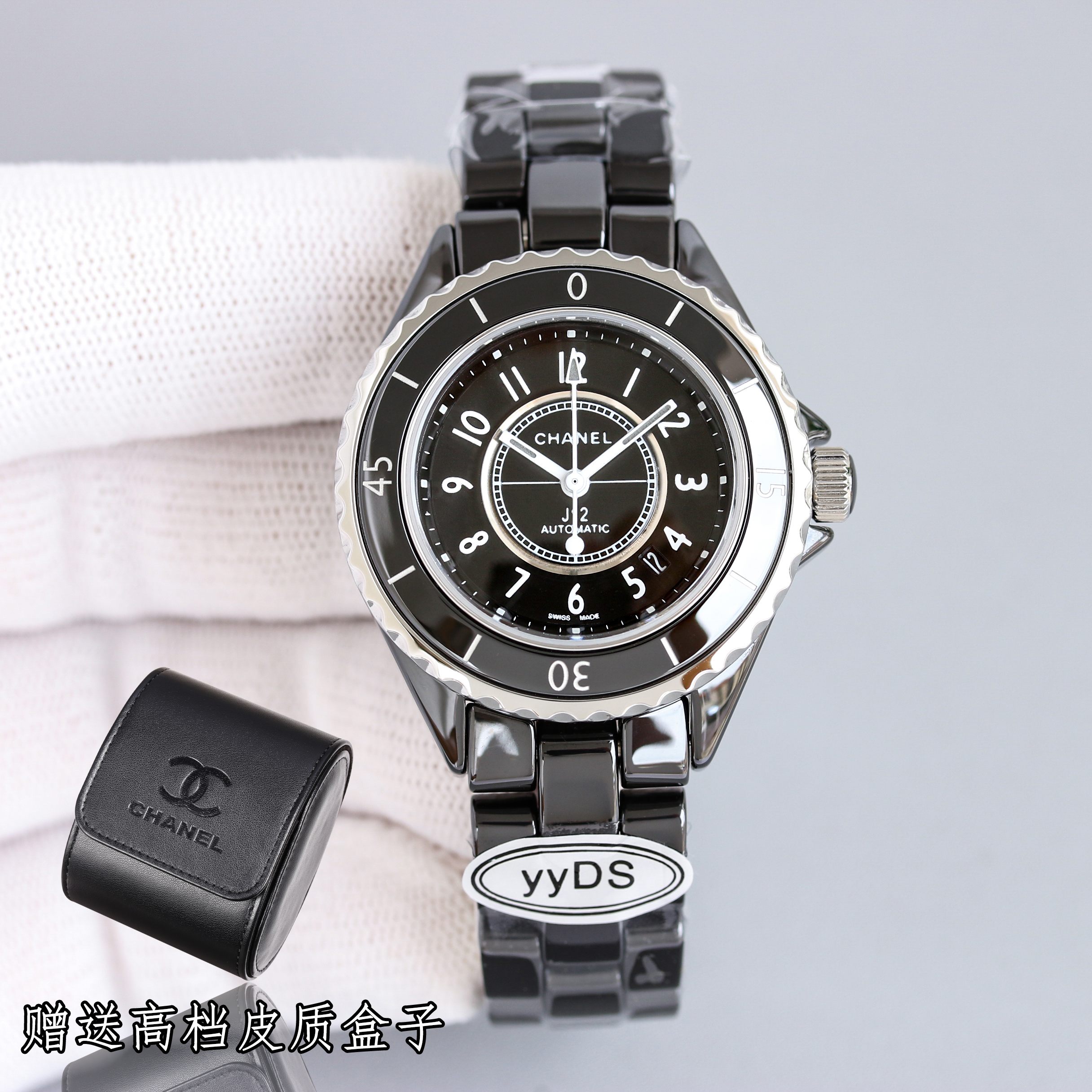 NO:764753,33mm transparent bottom automatic mechanical series The latest super ceramic new product - Chanel J12 series 33mm watch! Goddess welfare, ingenious work, annual masterpiece! Produced by yyDS factory 'Details of the latest version' 1. The case size is the same as the original version, using 33mm diameter. 2. It is cast from high-density tempered ceramic material. It is light in texture, anti-wear, non-allergic, and does not fade. The warm and jade-like appearance and color are infinitely close to the original version! 3The rounded polished case and the new bracelet design with slightly extended links highlight the overall shape, which is slimmer and more agile. 4The numbers on the bezel and the fonts of the time scale have been redesigned to make it more slim and attractive. 5The timing scale on the inner ring is more refined, adding time scale design. 6The hour and minute hands are designed to be the same width, which is more delicate and slim. 7The hands, the inner ring is covered with Suerluminova super luminous coating. The 8-meter bottom has been transformed into a see-through design. Through the bottom see-through glass, Chanel's exclusive CALIBER12.2 self-winding mechanical movement can be seen at a glance, which shows its value even more.,,chanel1986090933mm透底自动机械系列 最新超级陶瓷新品——香奈儿J12系列33mm腕表！女神福利,匠心之作 年度巨制！ yyDS厂出品 《最新版本细节》 1表壳尺寸而原版一致,采用33mm直径 2高密度钢化陶瓷材质铸造而成,质地轻 抗磨损 不过敏 不褪色.温润如玉的外观颜色无限接近原版！ 3圆角抛光的表壳以及链节略微延长的全新表链设计突显整体造型更加纤巧灵动  4表圈上的数字与时标刻度的字体经过重新设计,更显纤美动人 5内圈的计时刻度更加精细,增添时标设计 6指针采取时针与分针同宽设计、更为精致纤巧 7表针、內圈覆有Suerluminova超级夜光涂层 8密底改造为背透设计、透过底部透视玻璃,香奈儿专属CALIBER12.2自动上链机械机芯一览无余,更显价值.,,chanel,Watch
