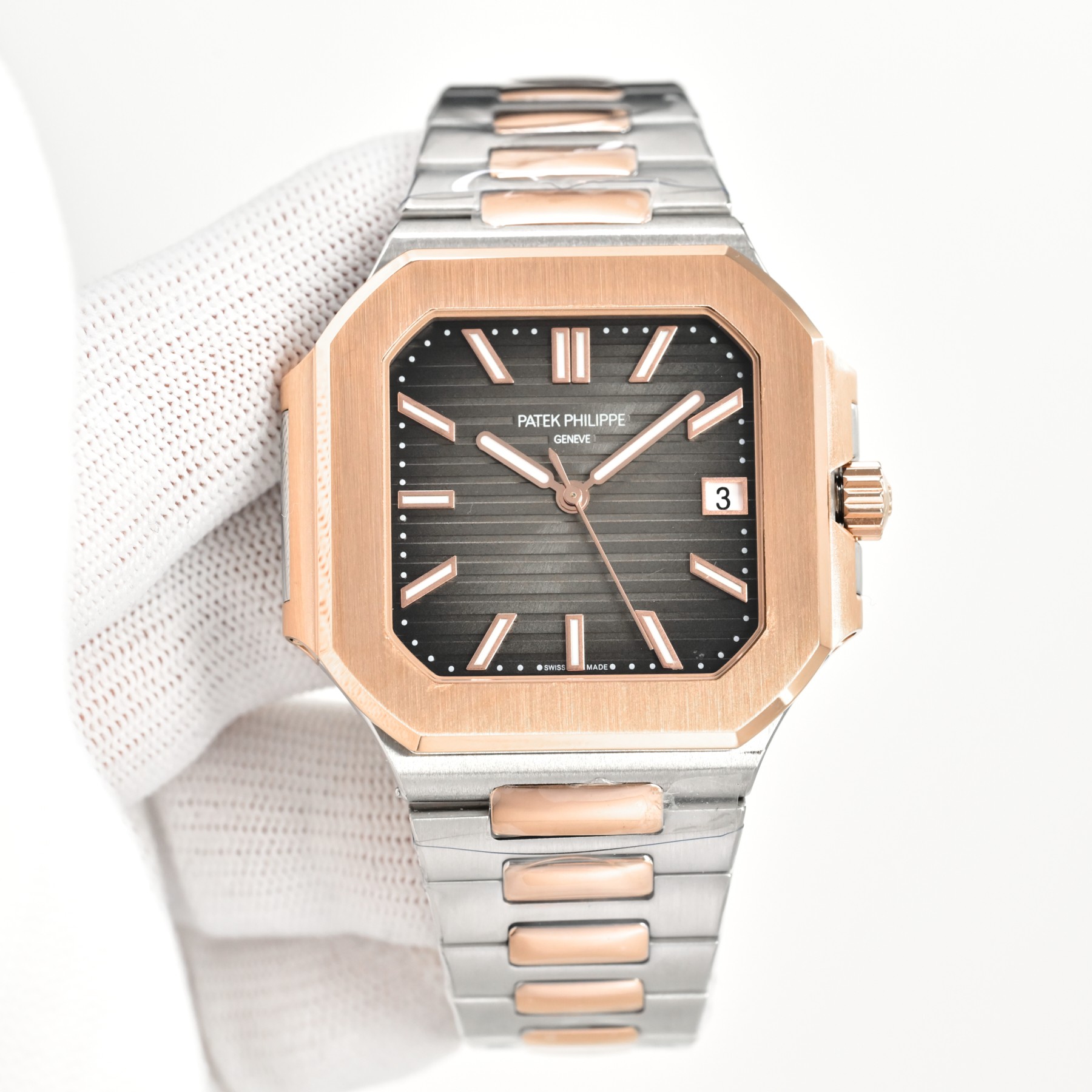 NO:726545,AIM Factory Patek Philippe PP Nautilus series launches a new series of CUBITUS 5821 watches. This Cubitus bracelet and dial are both classic and fashionable, with a perfect balance of elegance and high-end. Highlight Feature 1 Movement: Equipped with customized modified Cal.26-(calendar window version)  Adjust the time without stopping seconds, adjust the time without stopping seconds, adjust the time without stopping seconds, follow the original function. 2. Steel strap: 316L custom-grade ergonomic strap, new buckle style. 3. Case: size 45mm and thickness only 8.5mm, which is the diagonal length of the case (i.e. 10 o'clock to 4 o'clock). Because the case is approximately square, the width of the upper and lower sides will be less than this value, so the visual effect is not very great  , our factory watch case is a two-piece set like the original one, and is not a bottom-down structure on the market. Welcome to taste and consult, look for the cost-effective style produced by AIM!  !  ,,patek philippe,bracelet19860909AIM Factory 百达翡丽 PP 鹦鹉螺系列 重磅推出新系列CUBITUS 5821腕表 这款Cubitus手链及表盘,既经典又时尚,优雅与高级感完美平衡. 亮点特色1机芯:搭载定制改Cal.26-(日历窗对版) 调时不停秒,调时不停秒,调时不停秒,跟足原版功能.2钢带:316L定制级人体工程学表带,新扣款式.3表壳:尺寸45毫米厚度仅8.5mm,为表壳对角线长度(即10点位至4点位),因为表壳近似于方形,上下边的宽度会小于这一数值,所以视觉效果并不是很大 ,本厂表壳跟原版一样是二件套,并非市面压底结构. 欢迎品鉴咨询,认准AIM出品,性价比款式！！,,patek philippe,bracelet,Watch