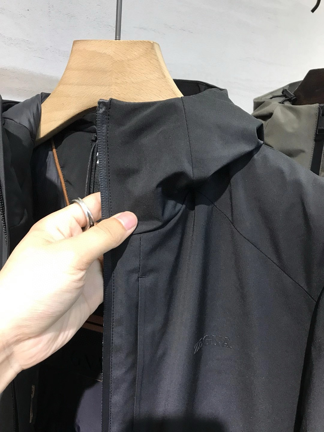 【新品】-EZ家族男士商务休闲户外功能性白鸭绒帽羽绒服外套，香港洋行渠道货，纯正血统品质，高端意大利原厂