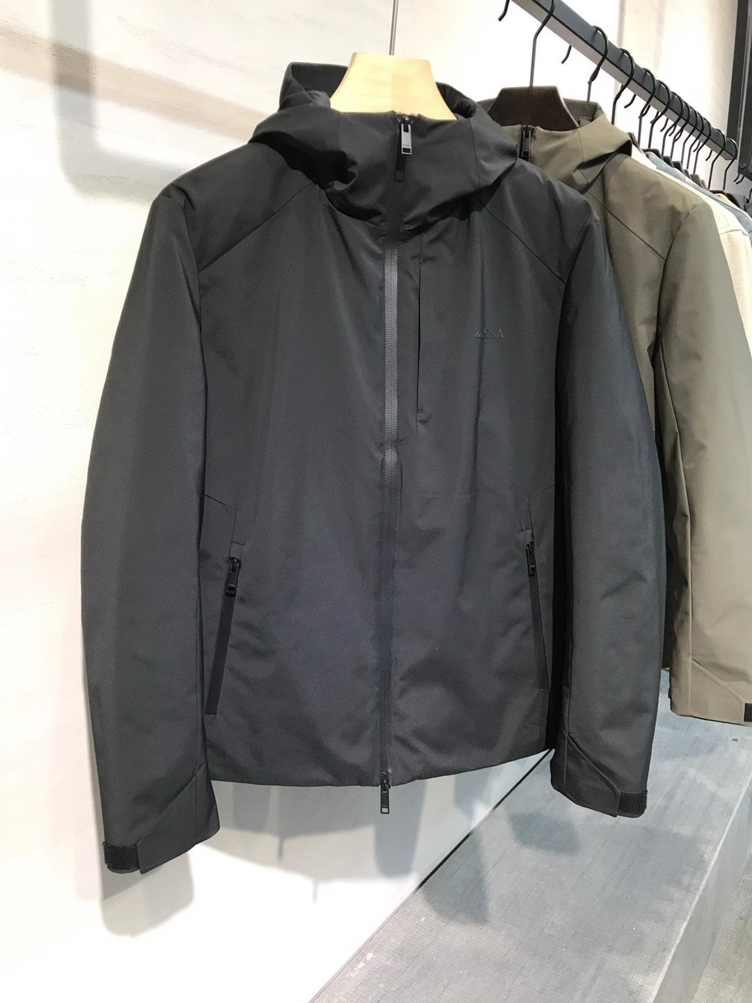 【新品】-EZ家族男士商务休闲户外功能性白鸭绒帽羽绒服外套，香港洋行渠道货，纯正血统品质，高端意大利原厂