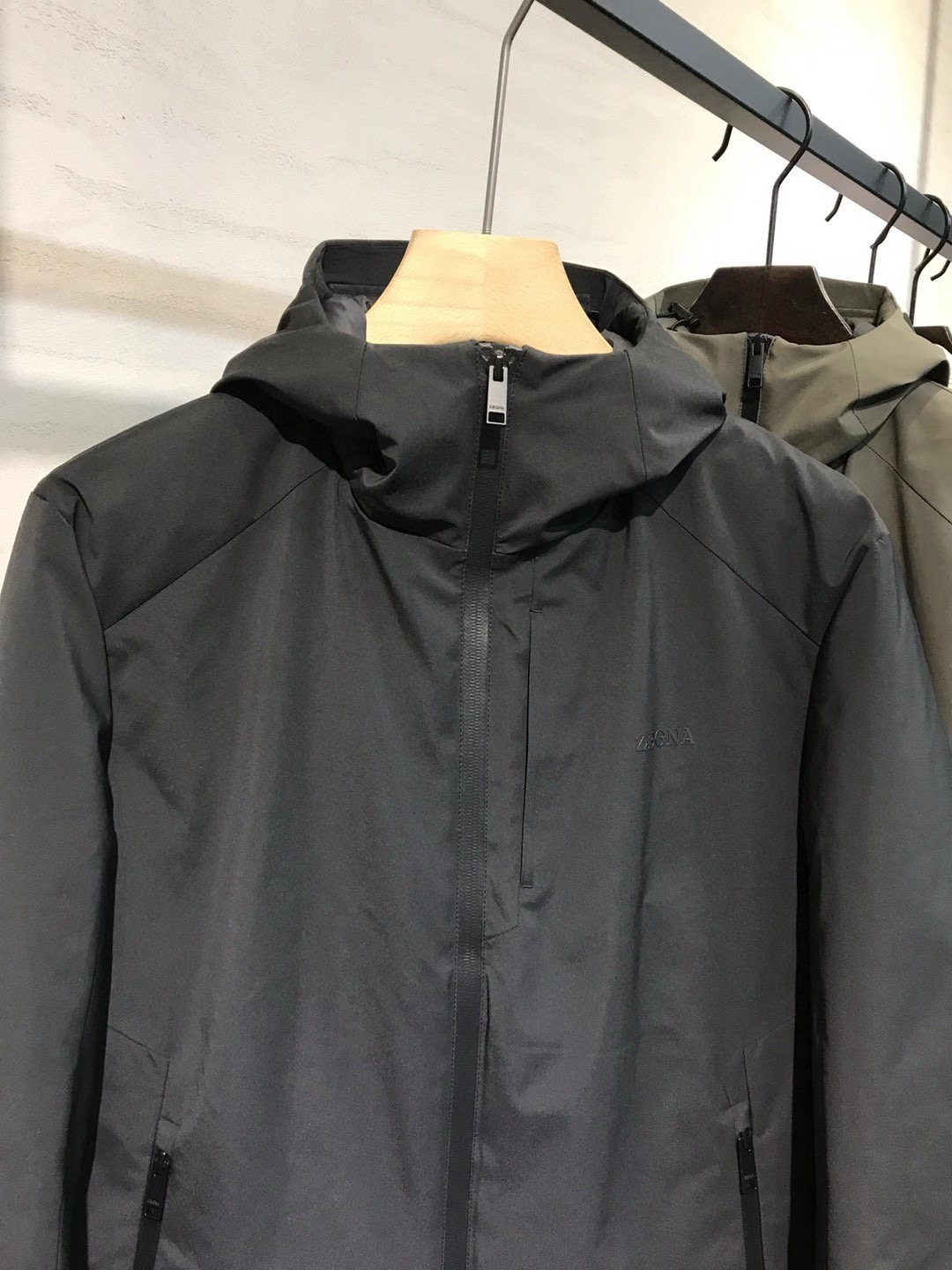 【新品】-EZ家族男士商务休闲户外功能性白鸭绒帽羽绒服外套，香港洋行渠道货，纯正血统品质，高端意大利原厂