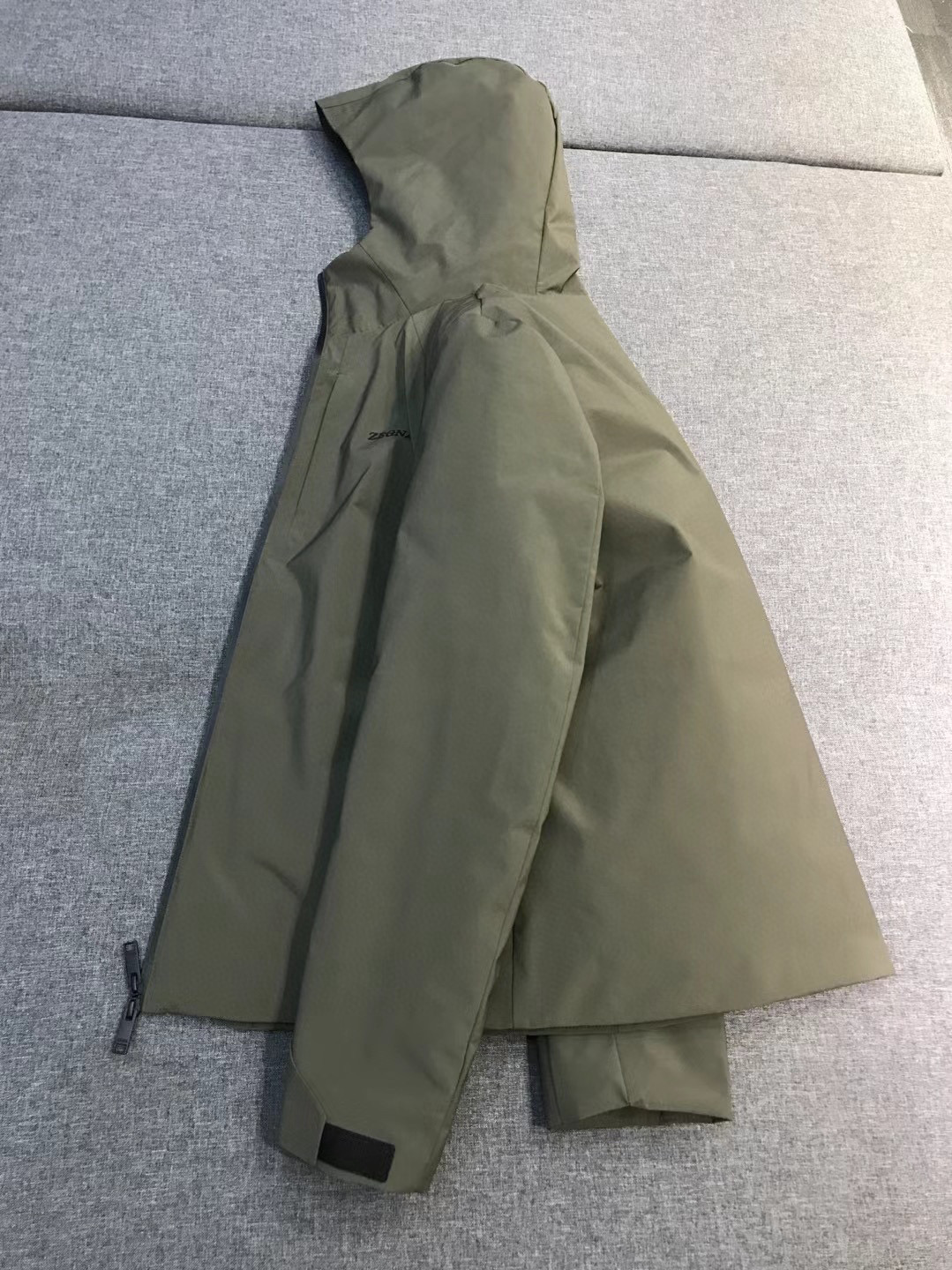 【新品-EZ家族男士商务休闲户外功能性白鹅绒连帽羽绒服外套，香港洋行渠道货，纯正血统品质，高端意大利原厂