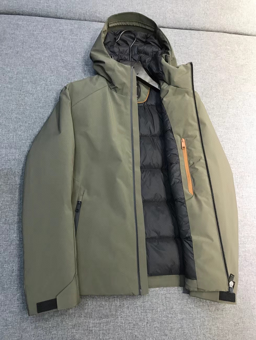 【新品-EZ家族男士商务休闲户外功能性白鹅绒连帽羽绒服外套，香港洋行渠道货，纯正血统品质，高端意大利原厂