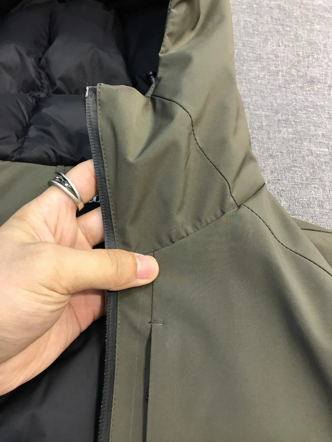 【新品-EZ家族男士商务休闲户外功能性白鹅绒连帽羽绒服外套，香港洋行渠道货，纯正血统品质，高端意大利原厂